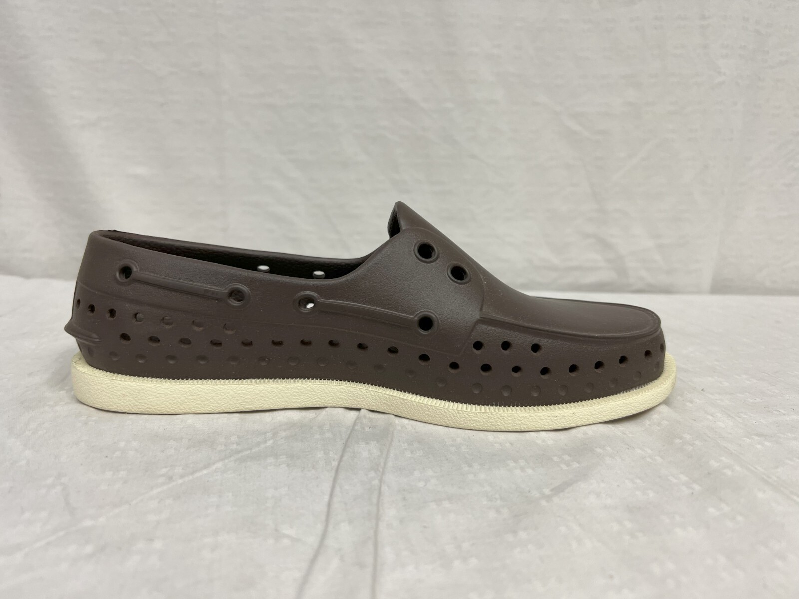 Native Adults Howard Slip On Sneaker/Water Shoes Beaver Brown Size Men 4/Women 6