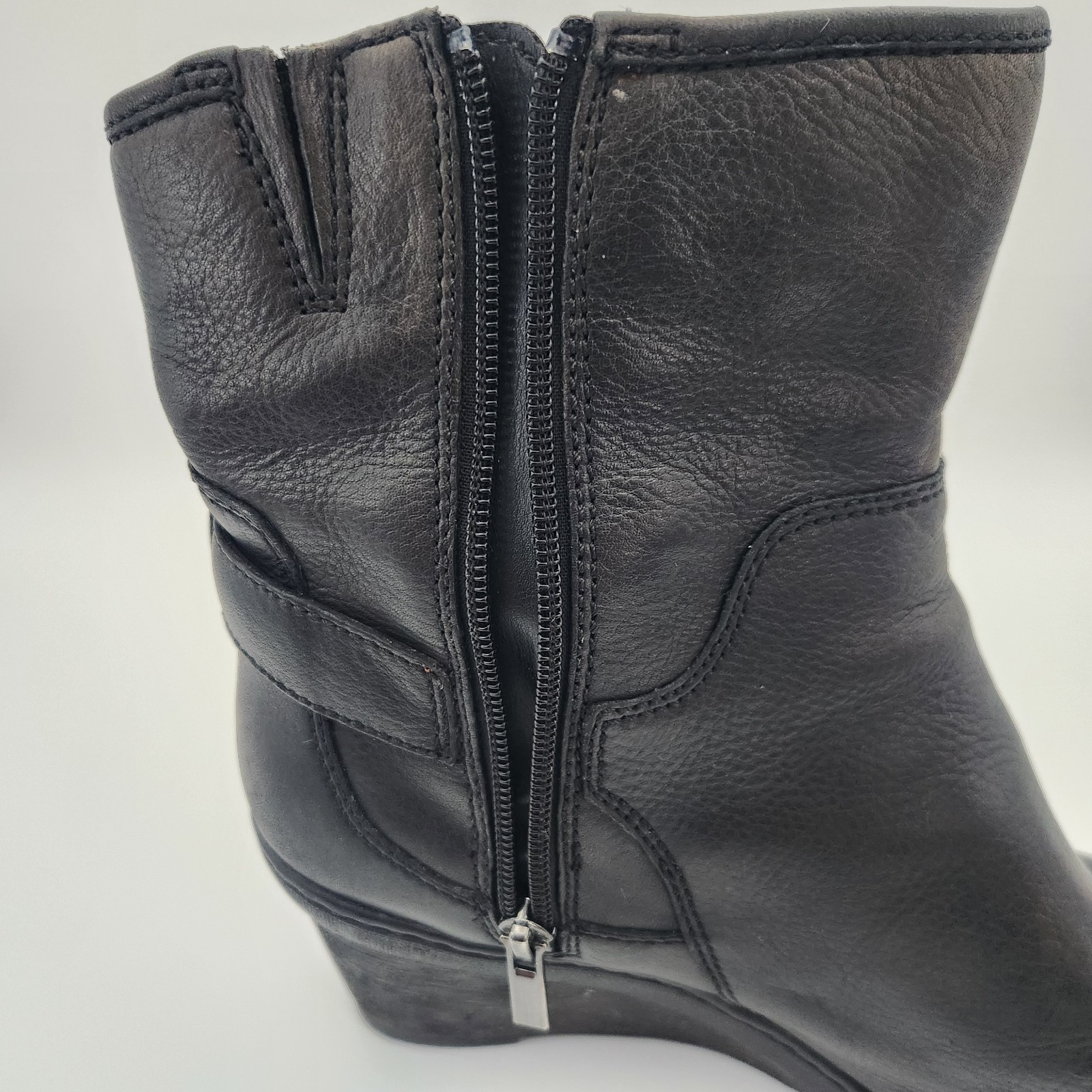 Clark’s Women’s Natira Kit Boots Size 10M Black Leather Upper Wedge Goretex