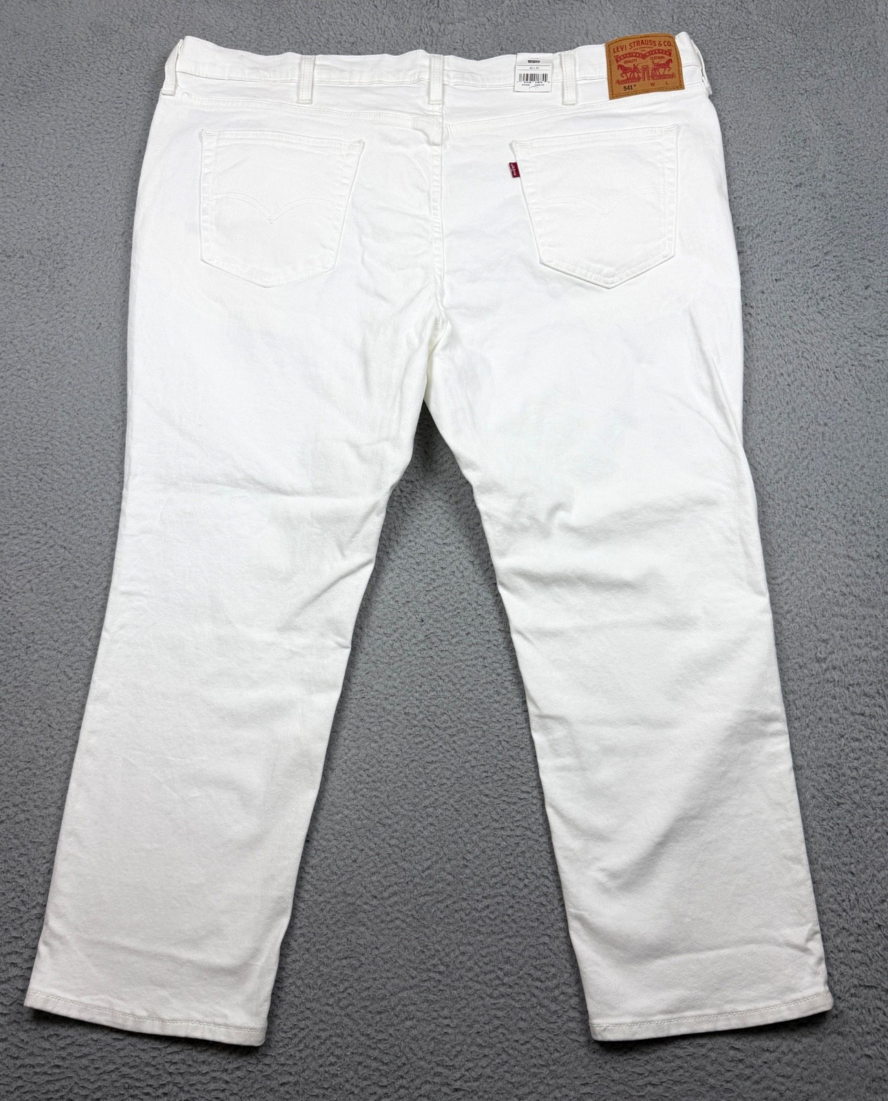 Levis Jeans Mens 48×30 White 541 Athletic Taper Stretch Denim Inseam 28 NWT
