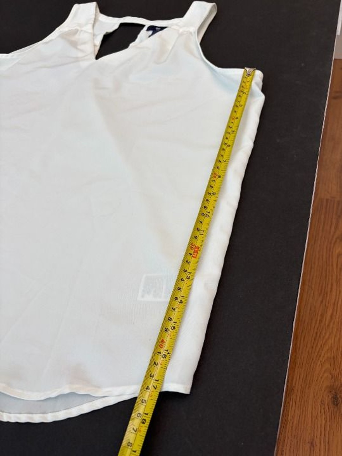 Gap White Sleeveless Top Cutout Back V-Neck Blouse Size XXL Minimalist Boho Chic