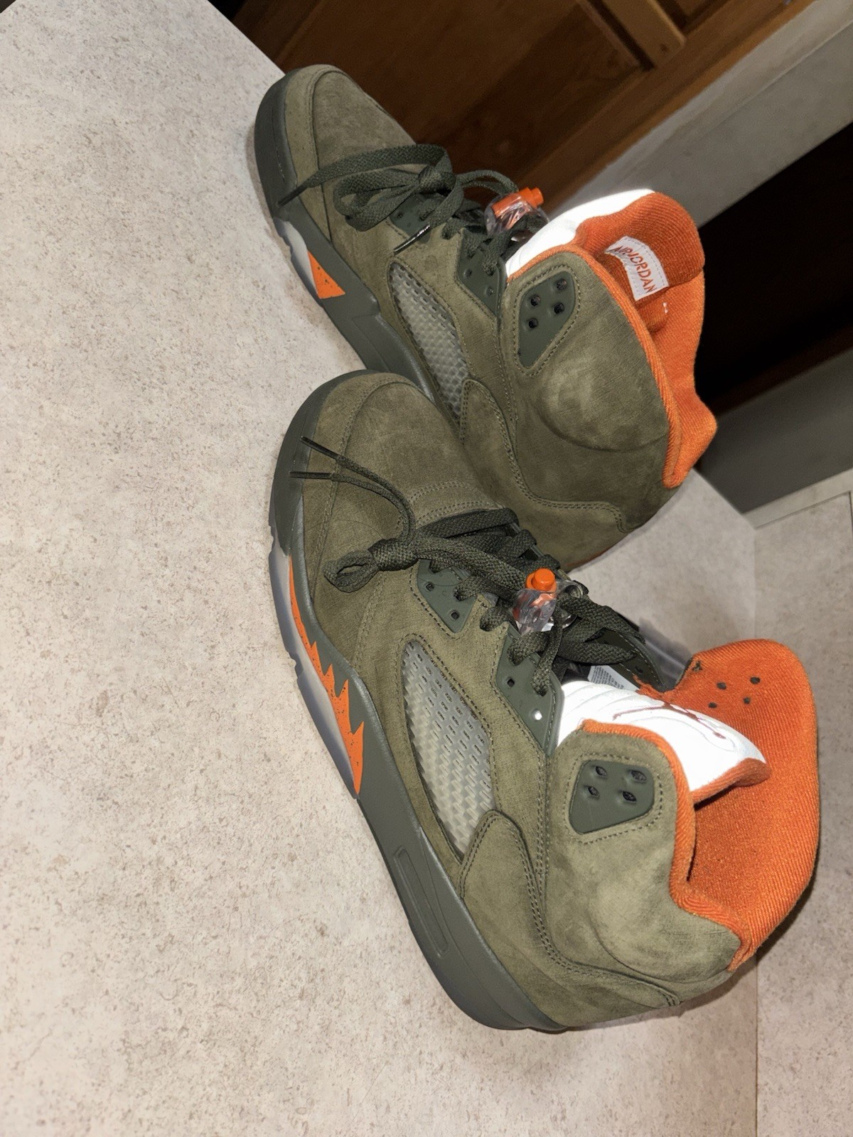 Jordan Air Jordan 5 Men’s Suede Mid Top Sneaker Green/Orange Lace Up