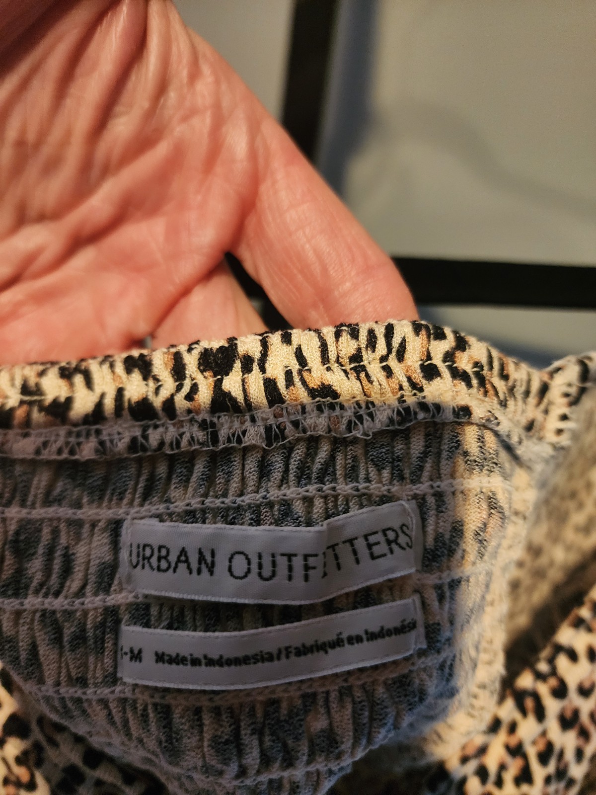 Urban Outfitters Crop Top Women’s Medium Leopard Print Balloon Sleeve Keyhole