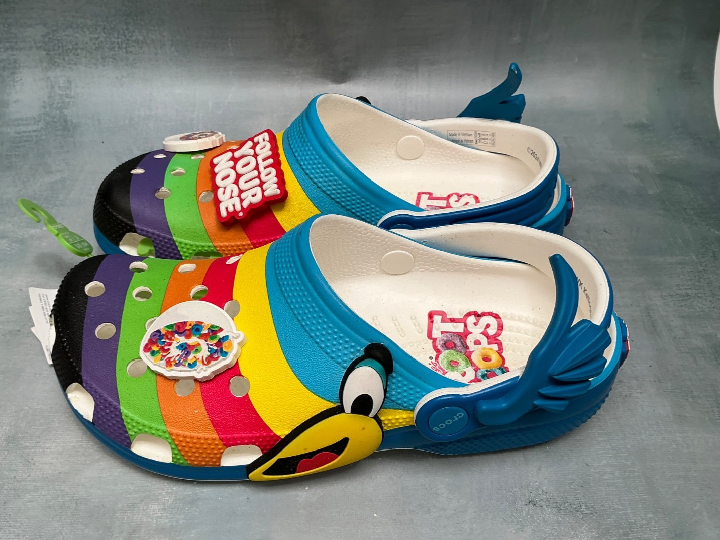 Crocs Froot Loops Toucan Sam Cereal Classic Clogs W/8 M/6 NWT
