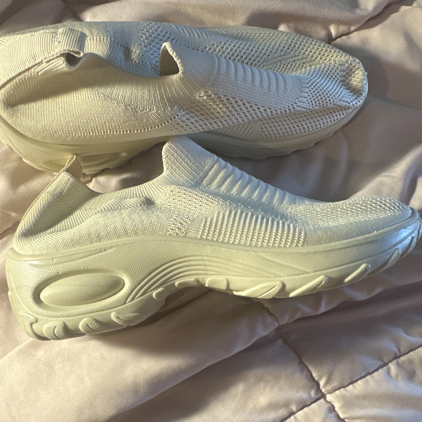 Women’s White Knit Slip-On Low Top Athletic Sneakers, Solid Pattern