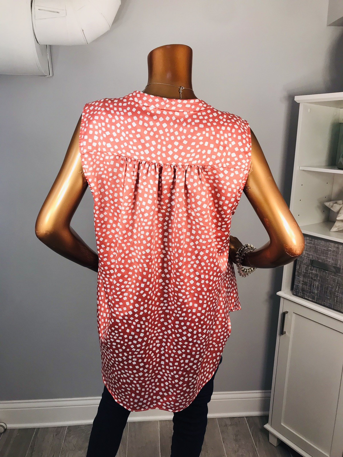 Alfani XL Top Stretch Low Cut Sleeveless Satin Lite Wgt Blouse Dusty Rose White