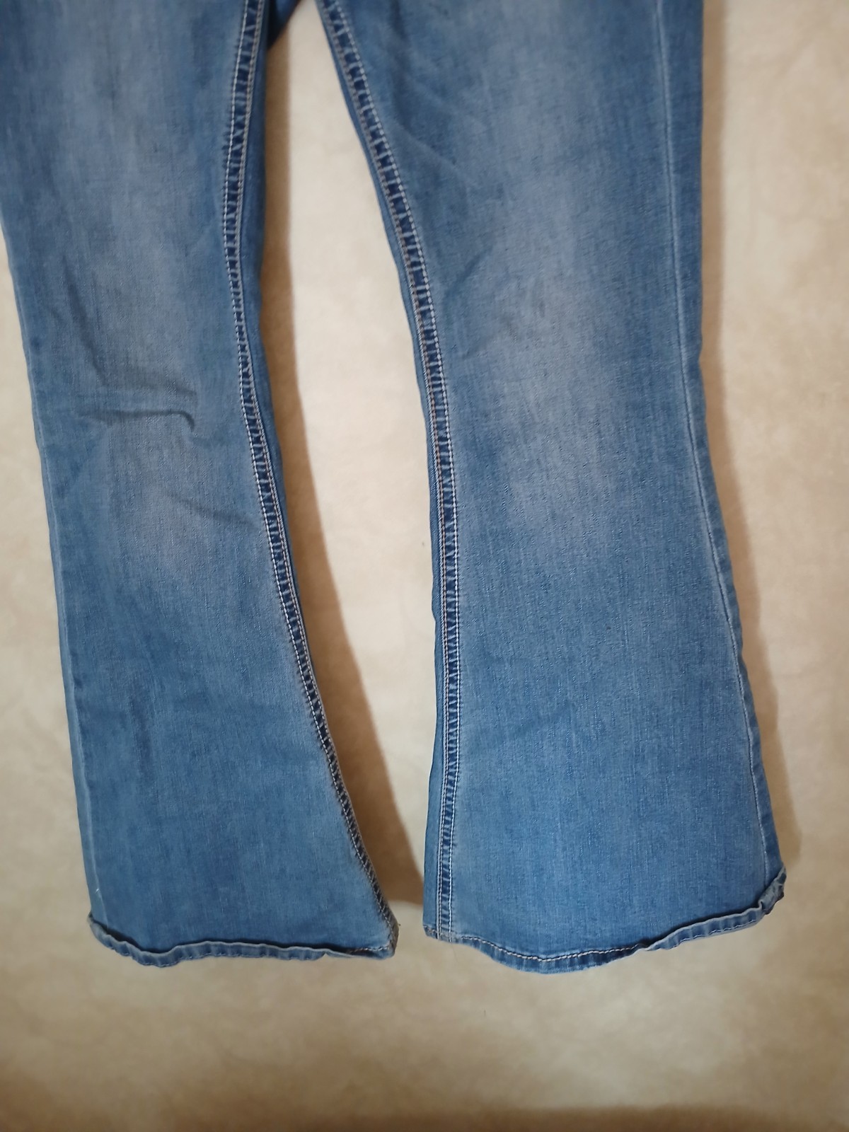 Grace Women’s Bootcut Jeans Blue Medium Wash 5-Pocket Denim Embroidered. Size 29