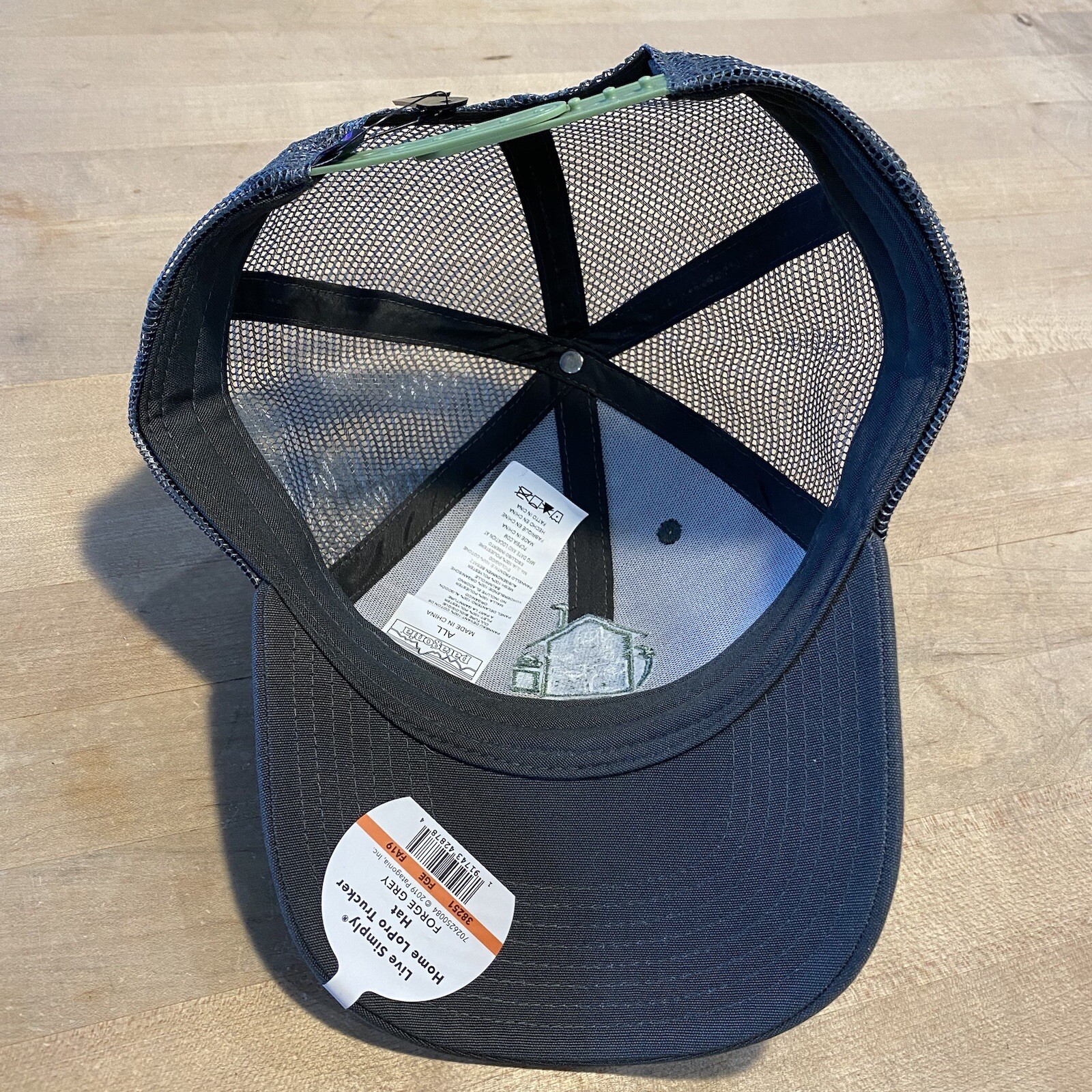 Patagonia Live Simply Home Lopro Trucker Hat – New With Tags – Forge Grey – 2019