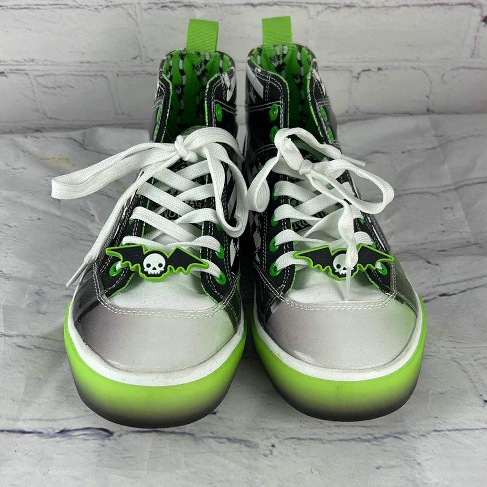 Beetlejuice High Top It’s Show Time Striped Neon Green Sneakers Women’s 7