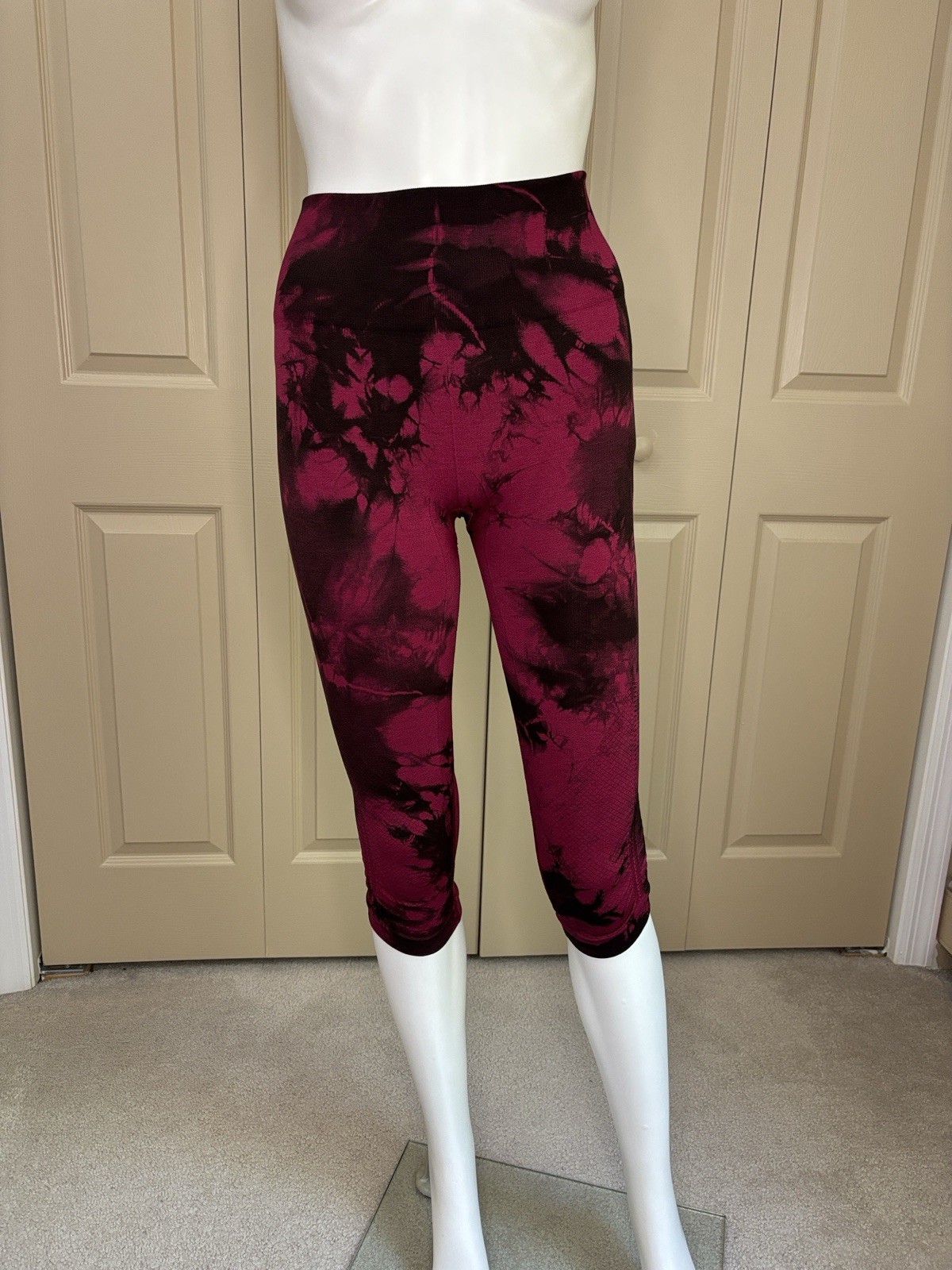 Lululemon Women’s In the Flow II Leggings Size 4 Wineberry Tie Dye Logo Accent