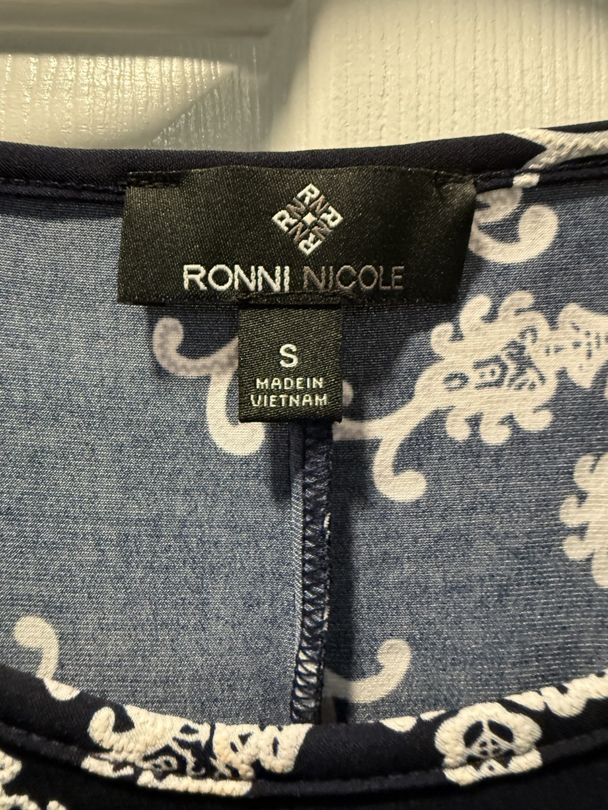 Ronnie Nicole Dress, Size Small, Embossed texture, 3/4 sleeves, knee length