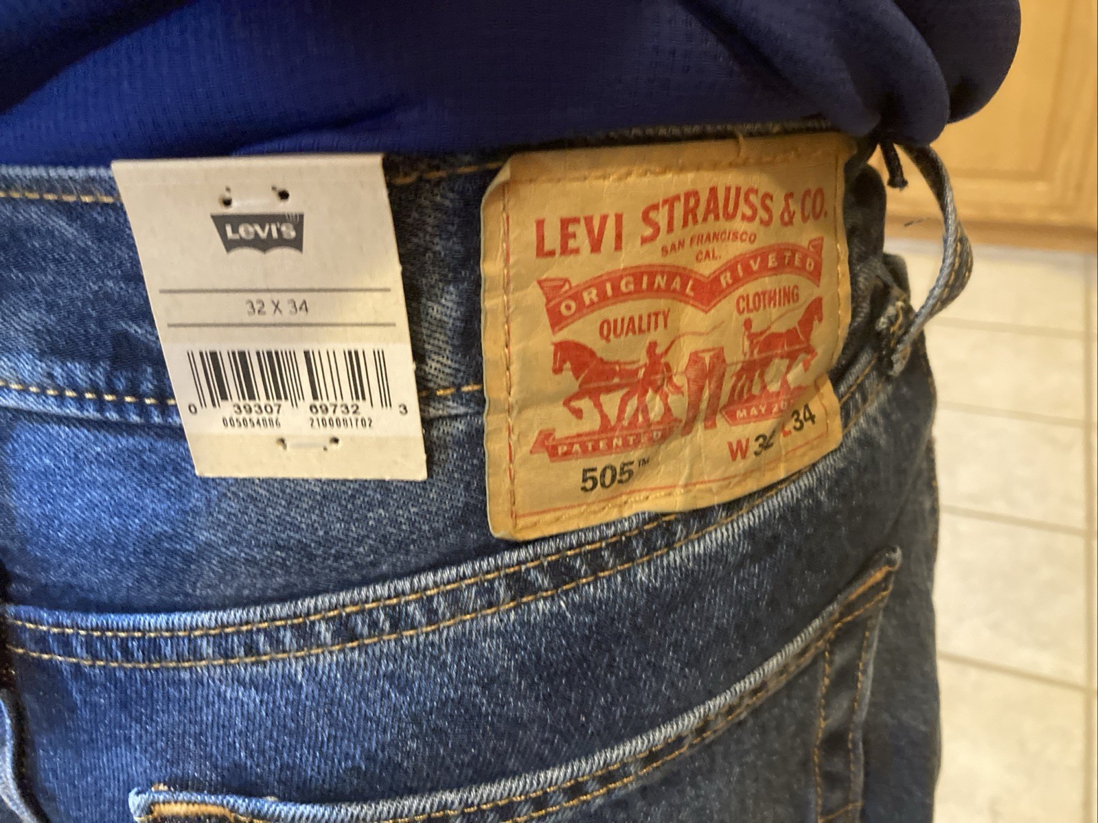 Mens SIZE 32W 34L Levi’s 505 Dark Stonewash Regular Fit Straight Leg 100% Jeans