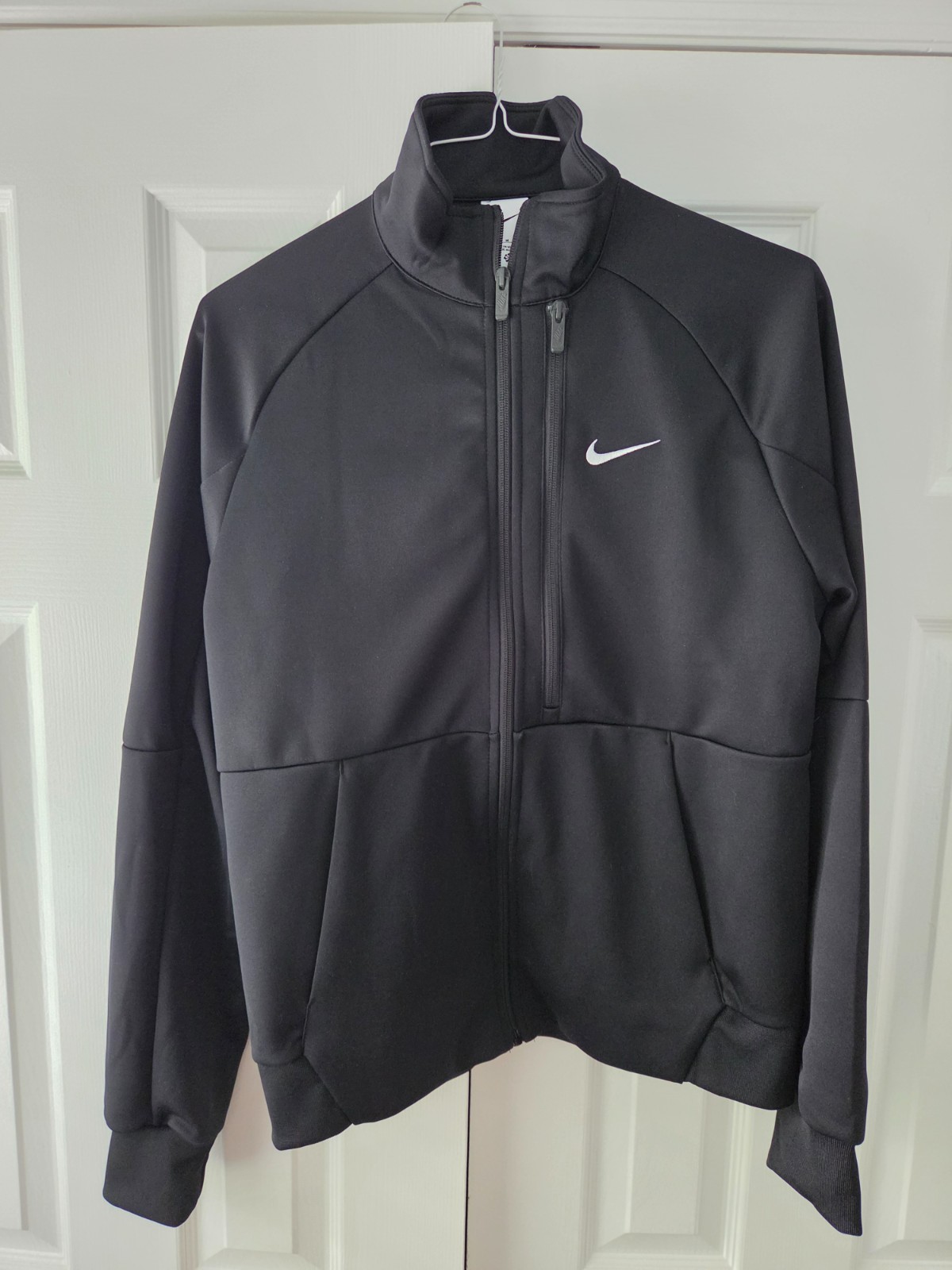 Nike Men’s Black Full-Zip Chest Swoosh Jacket Medium (M)