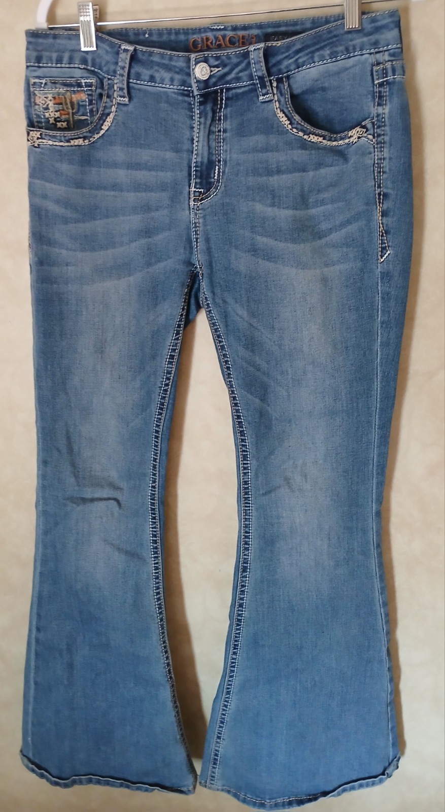 Grace Women’s Bootcut Jeans Blue Medium Wash 5-Pocket Denim Embroidered. Size 29
