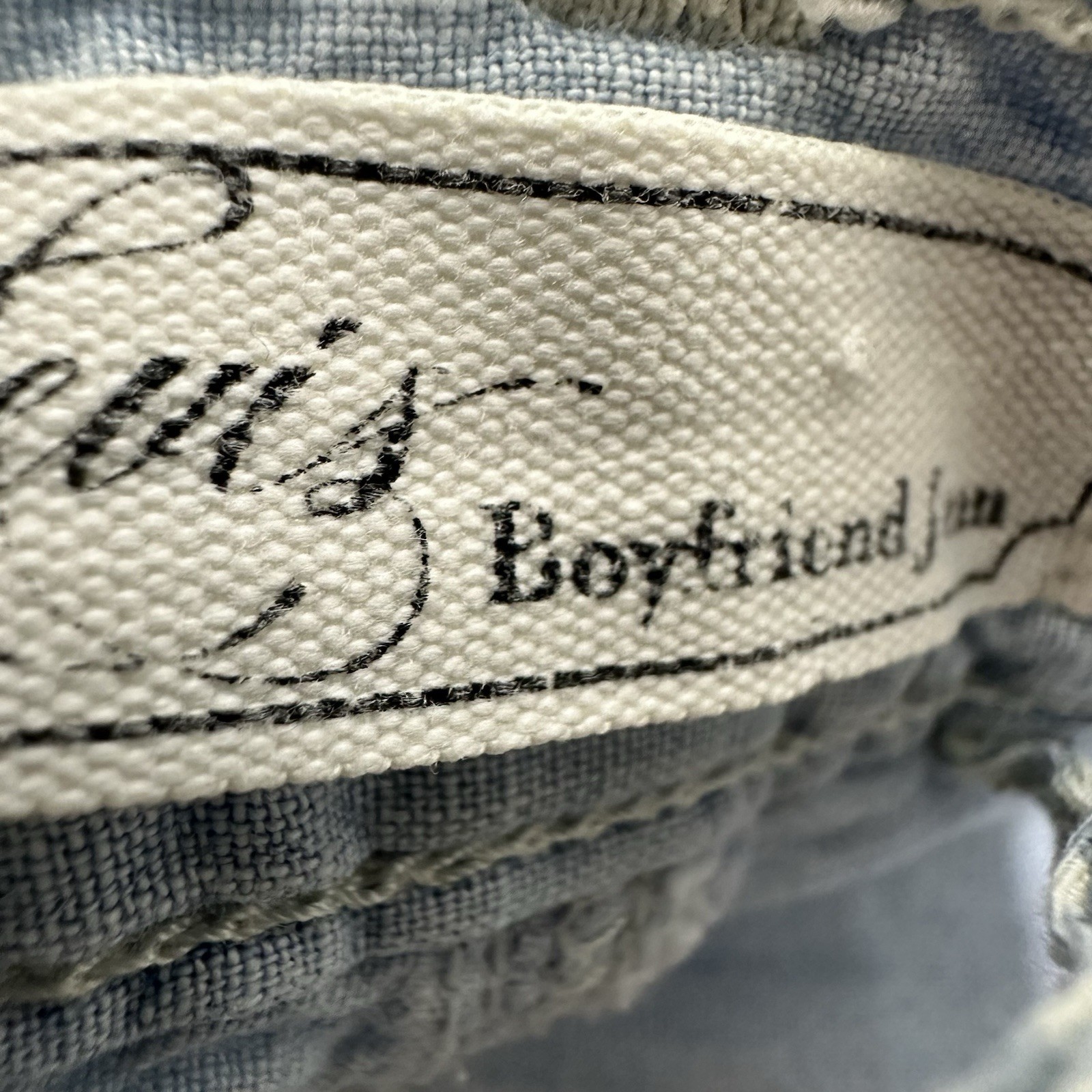 Women’s Levi’s Light Wash Cuffed Denim Boyfriend Jean Hot Mini Shorts Size 4 x 4