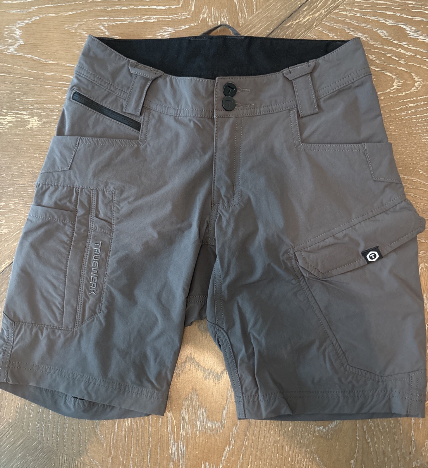 TRUEWERK Women’s Shorts Pockets Olive Green Size 2
