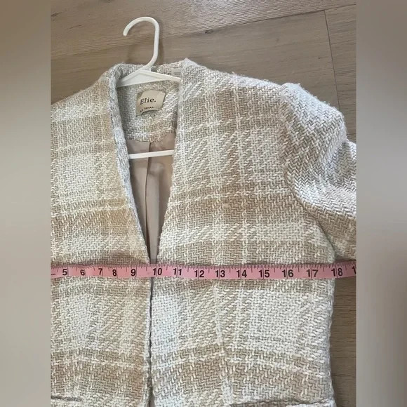Elie Tahari Beige White Plaid Tweed Blazer Jacket Quiet Luxury Careerwear Spring