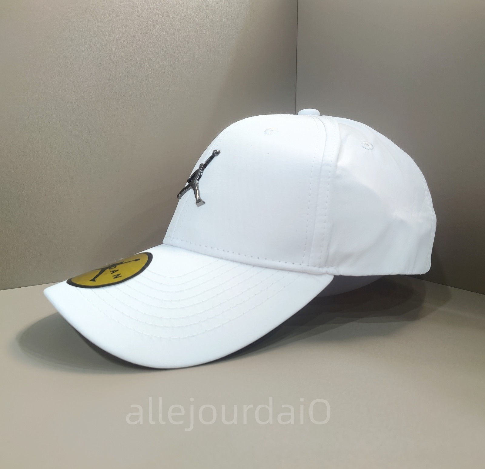 Jordan Outdoor Casual White Baseball Cap with Metal Design Adjustable