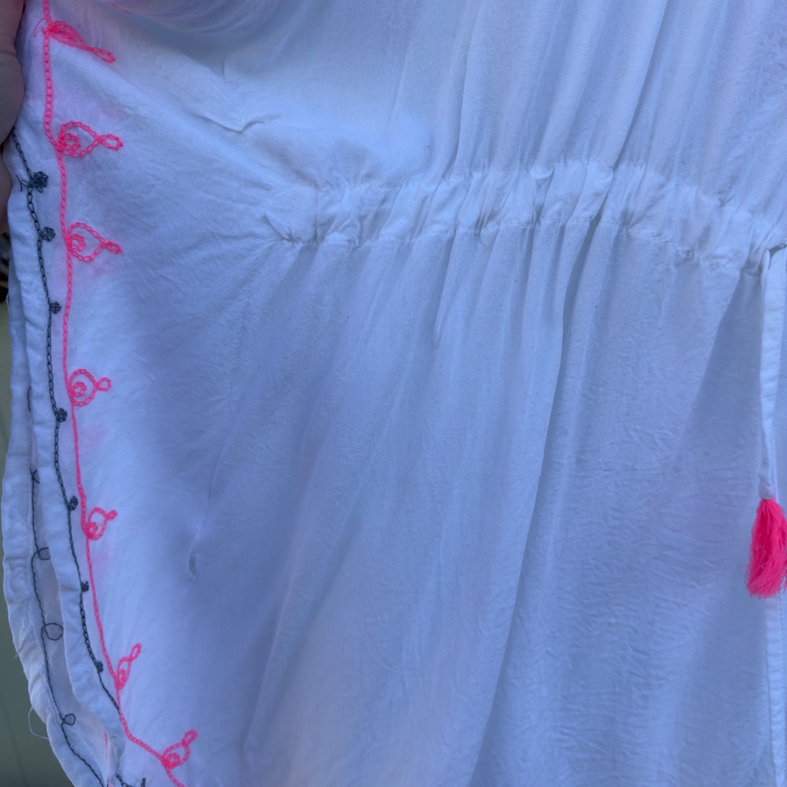 Omja World White Kaftan Top – Neon Pink Treble Clef & Black Swirl Embroidery OS