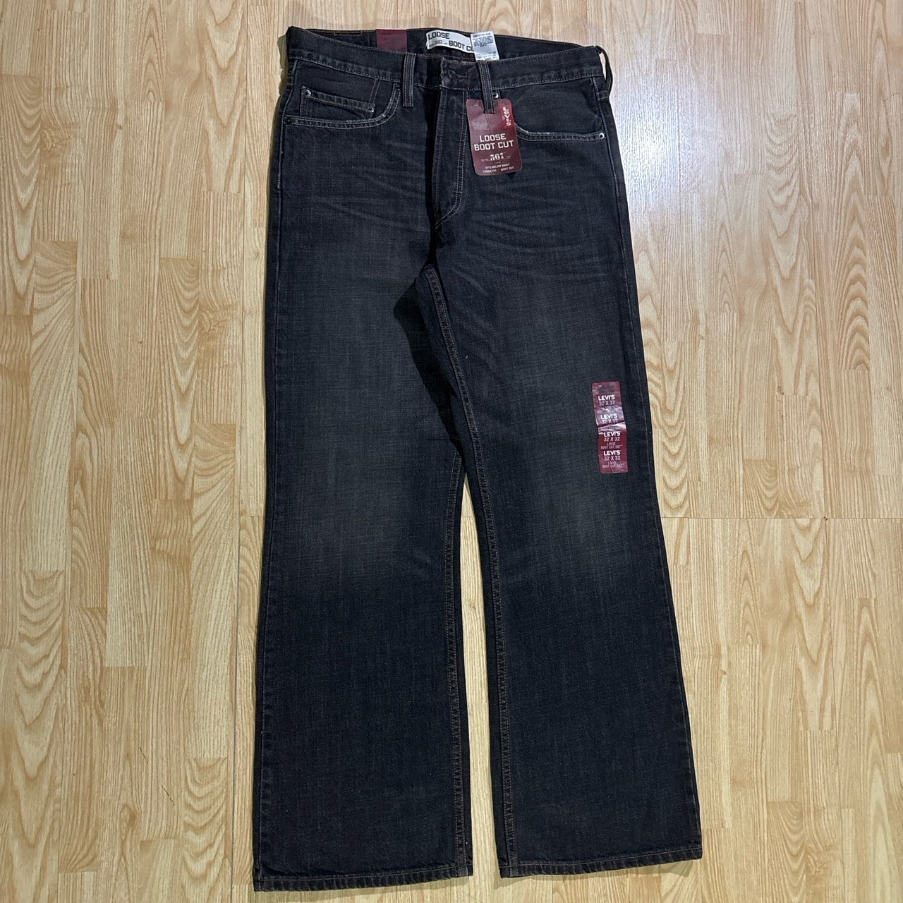 Vintage Levis 567 size 32 NWT Loose Bootcut, send offers! 10 inch leg ppening