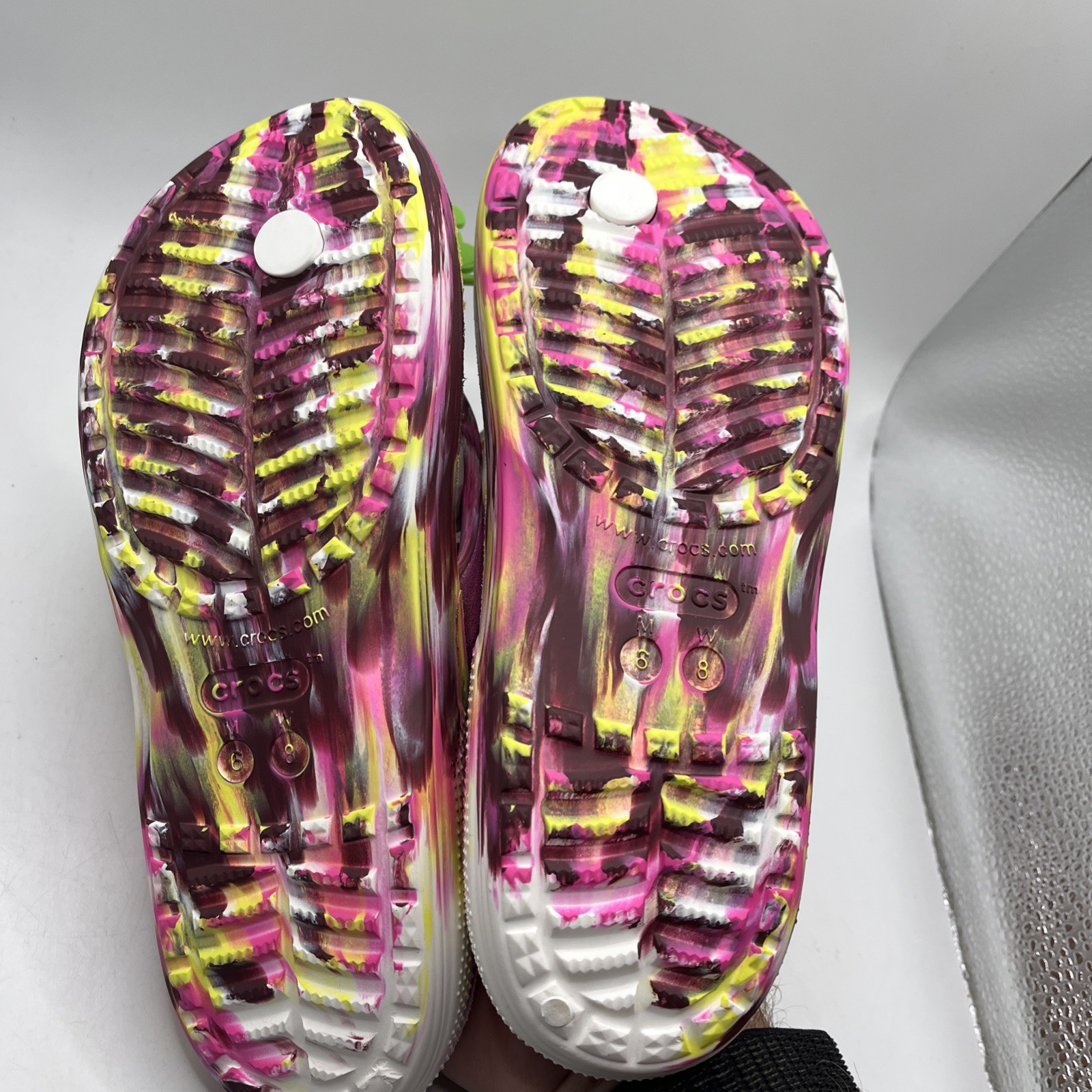 Crocs Classic Flip Flops Marbled Sandals W8 M6 207822-6RW NWT