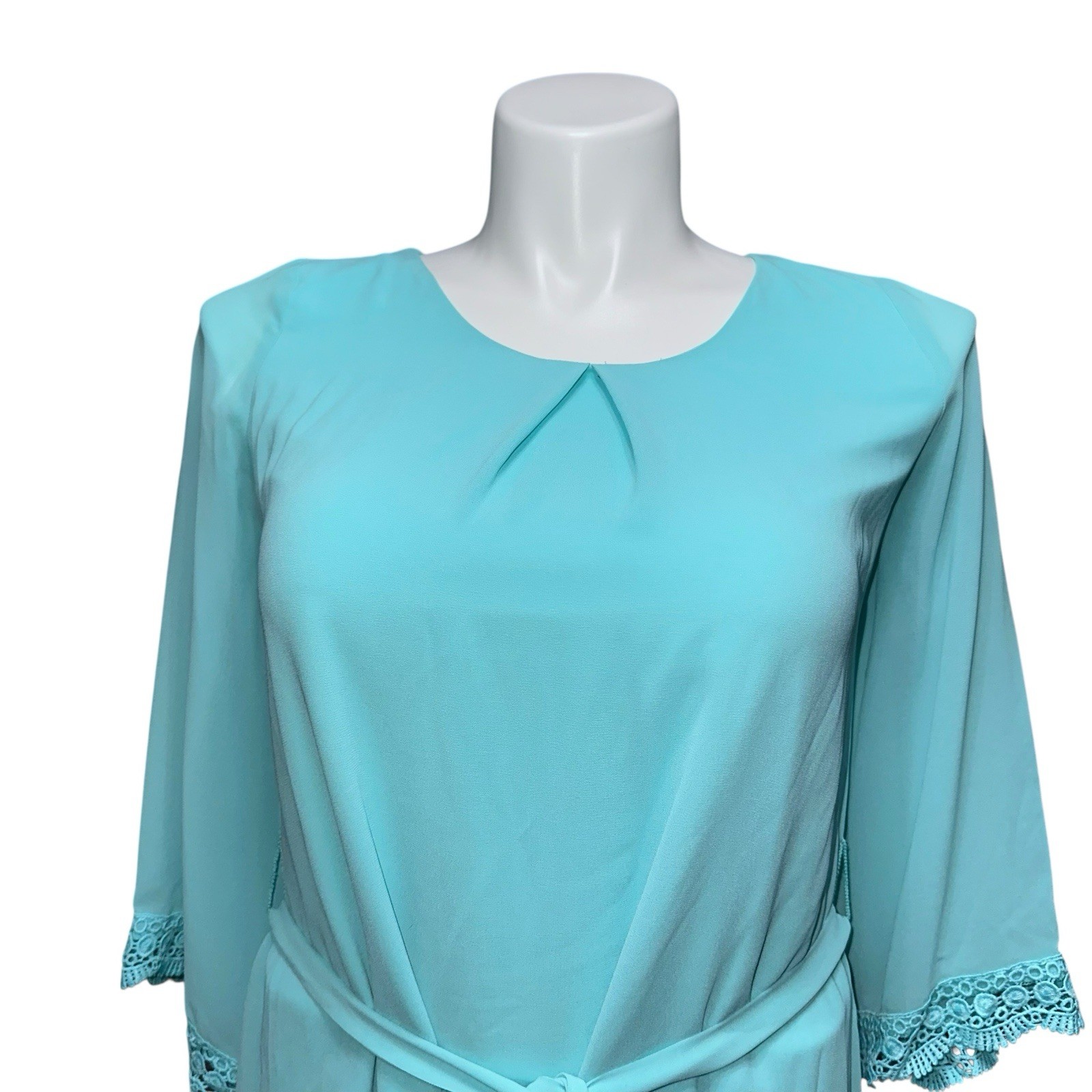 A. Buyer Women’s Medium Blue Long Sleeve Short Dress Round Neck Belted