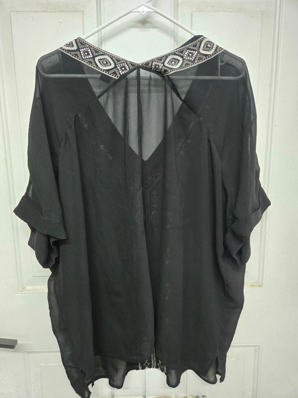 Women’s White House Black Market Blouse L Black White Beaded