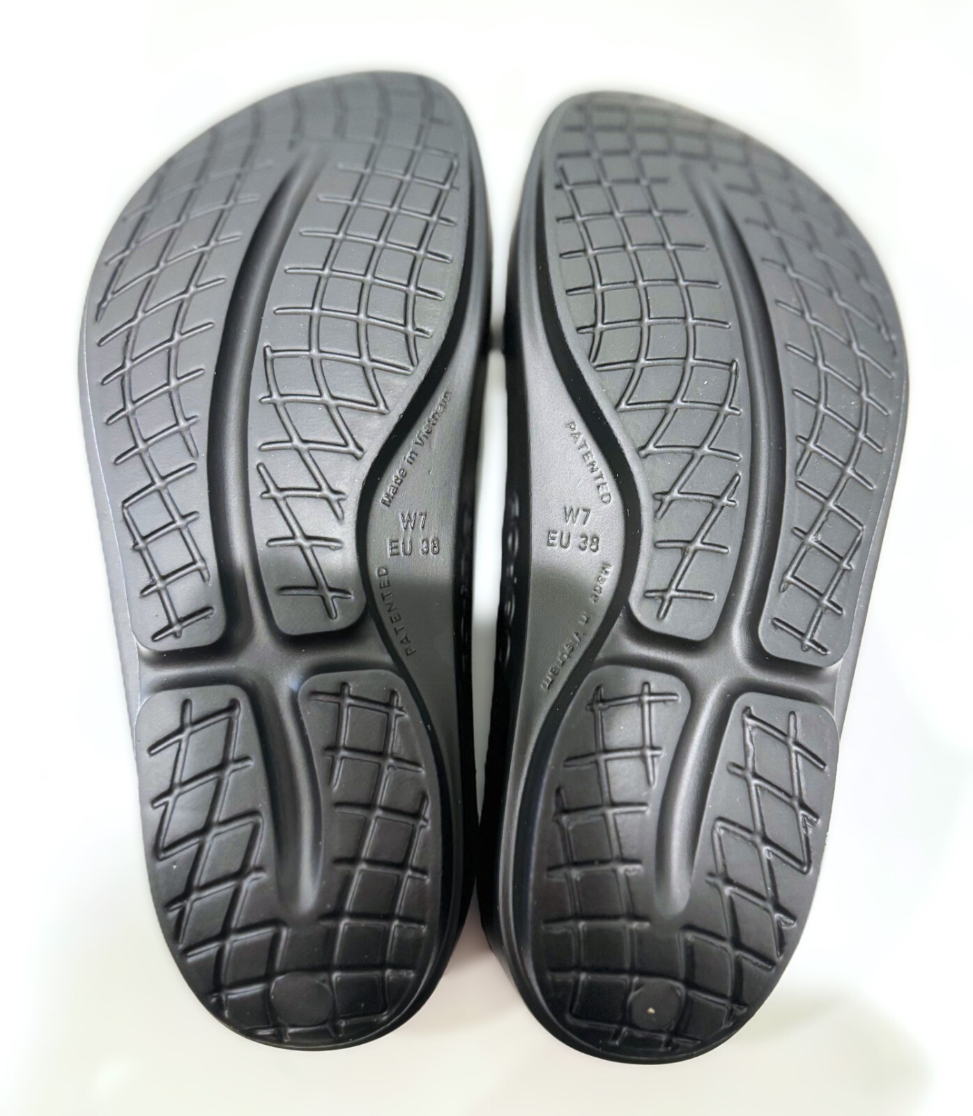 OOFOS OOLALA Women’s Recovery Sandal #1401 – Black/Frost – Choose Size