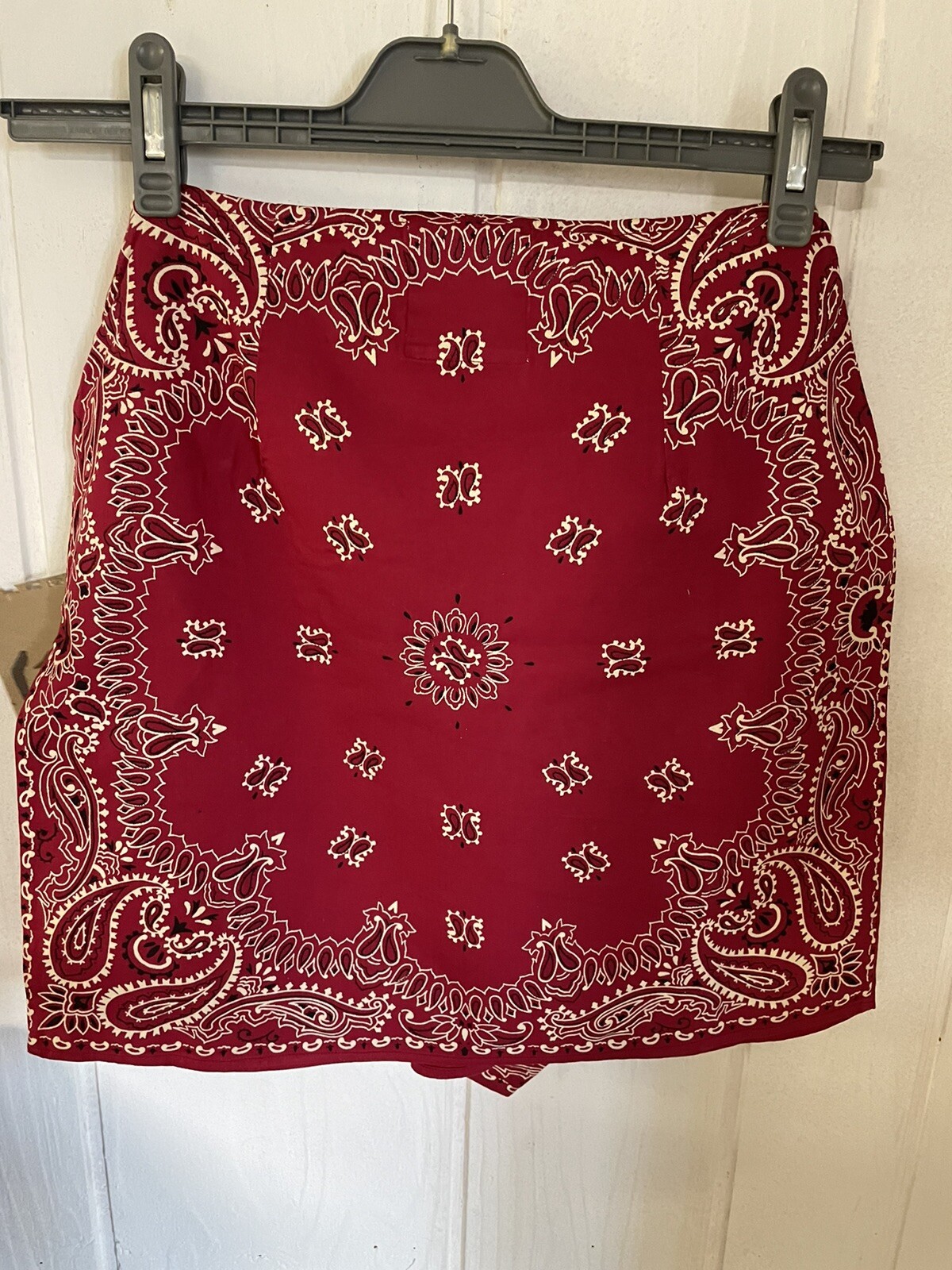 bandana skirt wrap red paisley medium 28 inch waist 17 lnch long