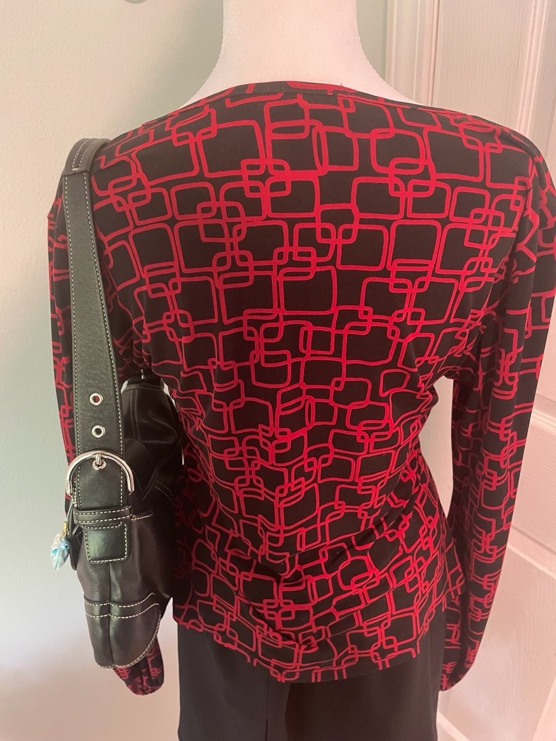 KOKOON V-Neck Long Sleeve Red Geometric Cube Print Surplice Top