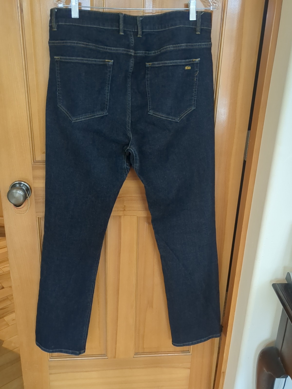 Stio Blue Rivet Dark Denim Distressed Jeans Mens 36×32 99%Cotton/1%Spandex