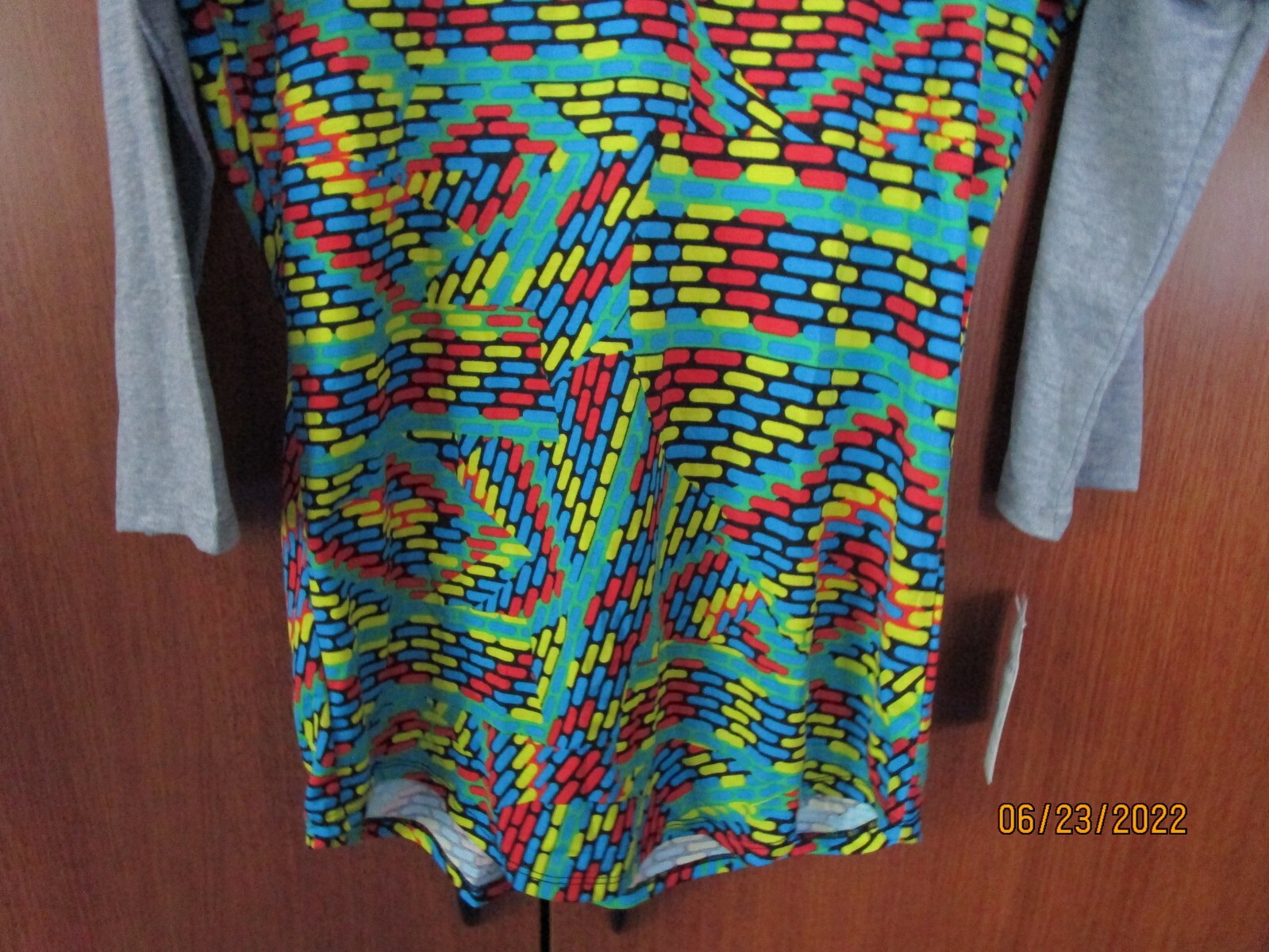 New Lularoe Ragland Randy Top Sz Medium Polyester Spandex Bust 40 Length 29 in