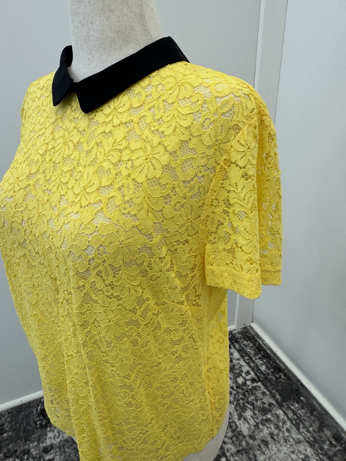 ZARA Vibrant Yellow Lace Shirt With Demure Black Peter Pan Collar Size XL