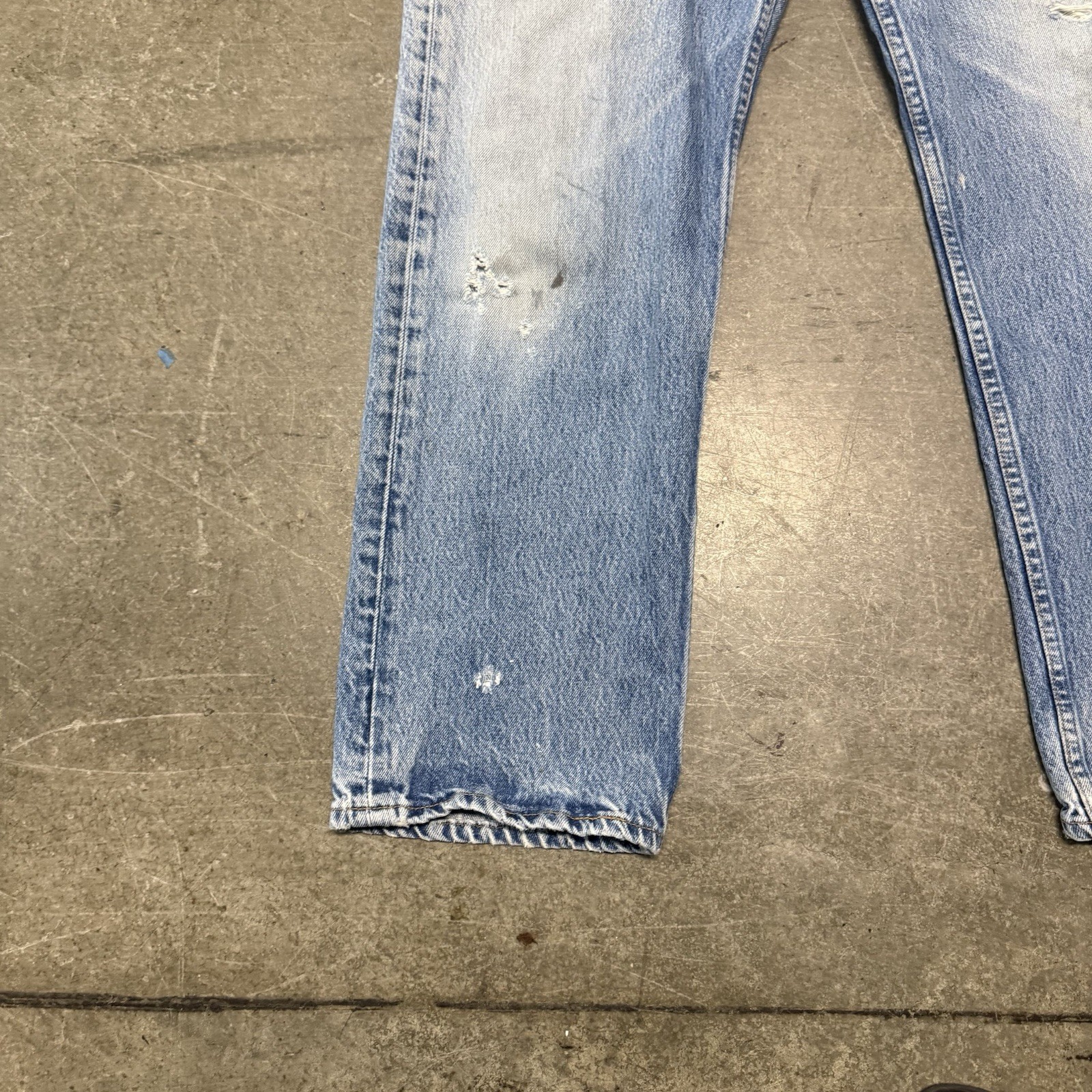 VINTAGE 90s Levi’s 501 Series button fly light wash straight jeans distressed