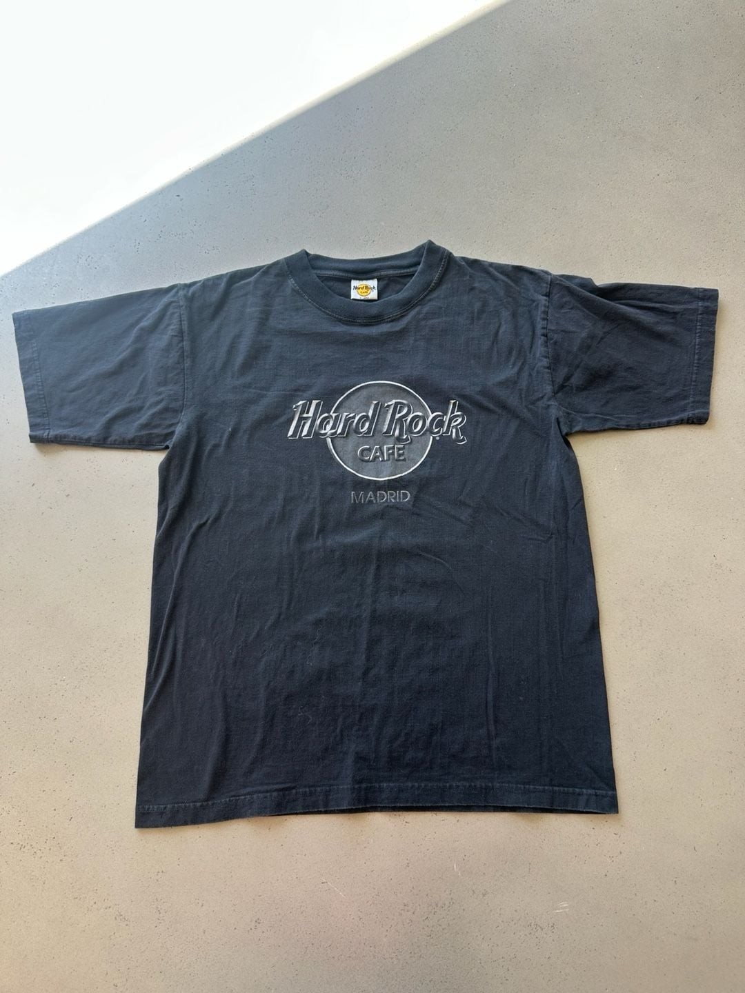 Vintage Hard Rock Cafe Madrid Silver Logo T-Shirt XL