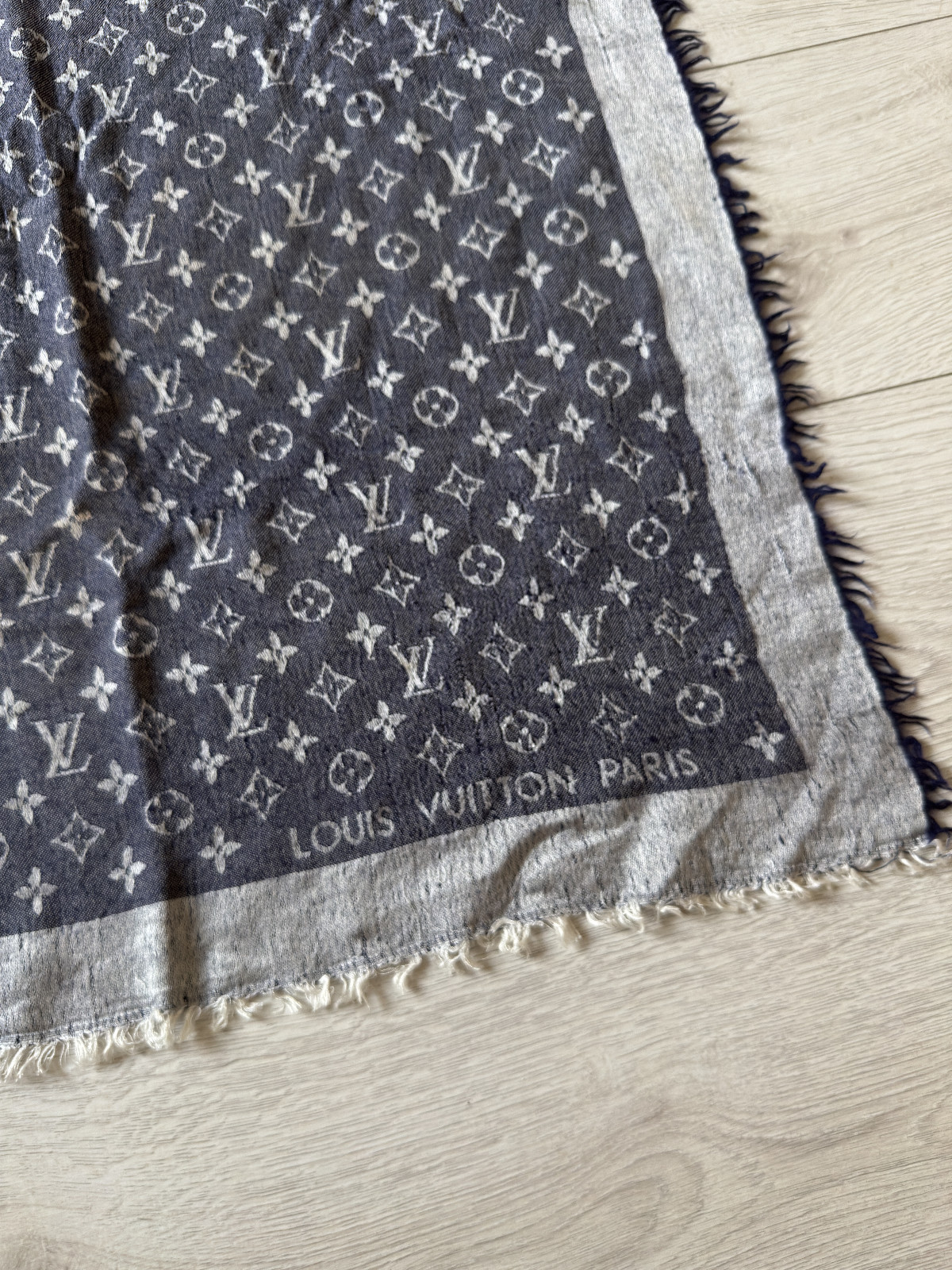 louis vuitton monogram shawl