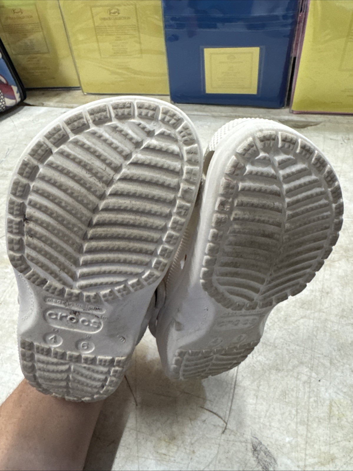 Crocs Classic Unisex Adult Men 4 Women 6 Comfortable Clogs Used | White