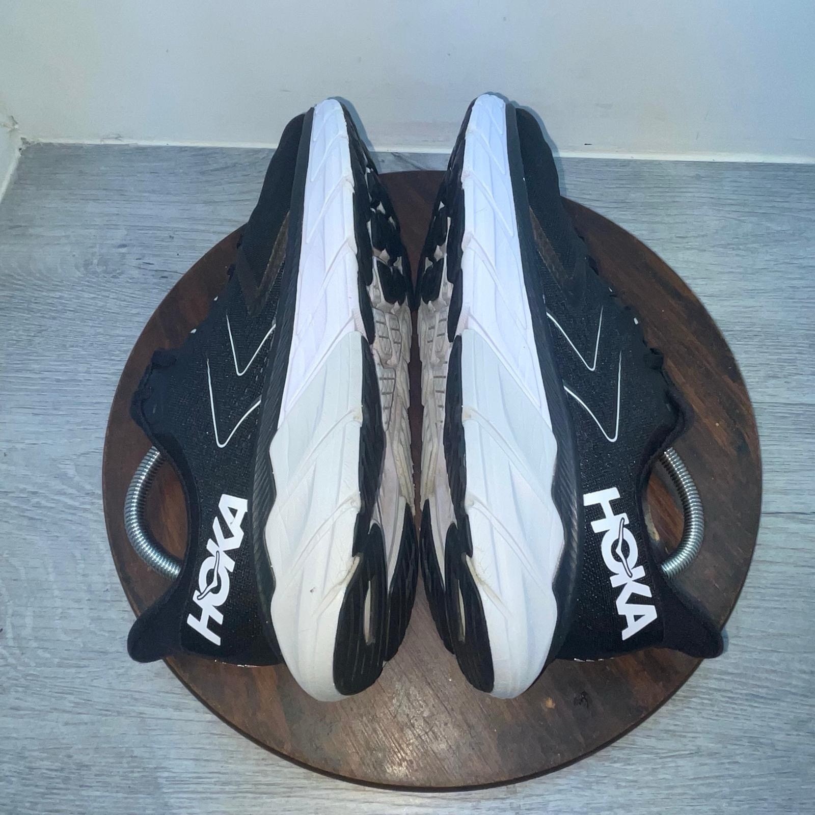 Hoka One One Mens Arahi 5 1115010 BWHT Black Running Shoes Sneakers Size 9.5D