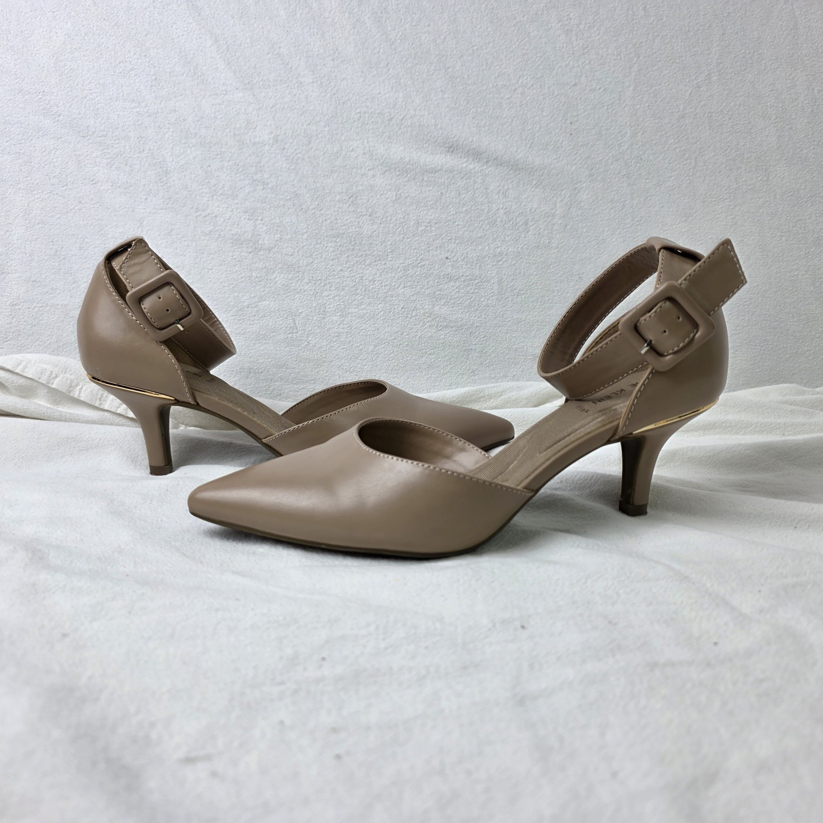 Anne Klein Iflex Fararia Size 9.5M Beige Minimalist Fashion Kitten Heel Pump