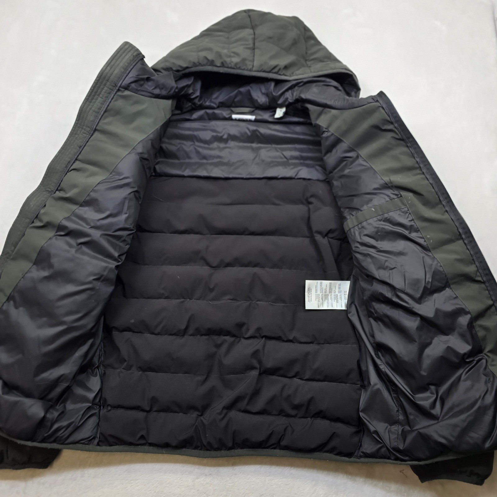 Levi’s Puffer Jacket Men’s Medium Olive Green Insulated Pockets Hooded WORK