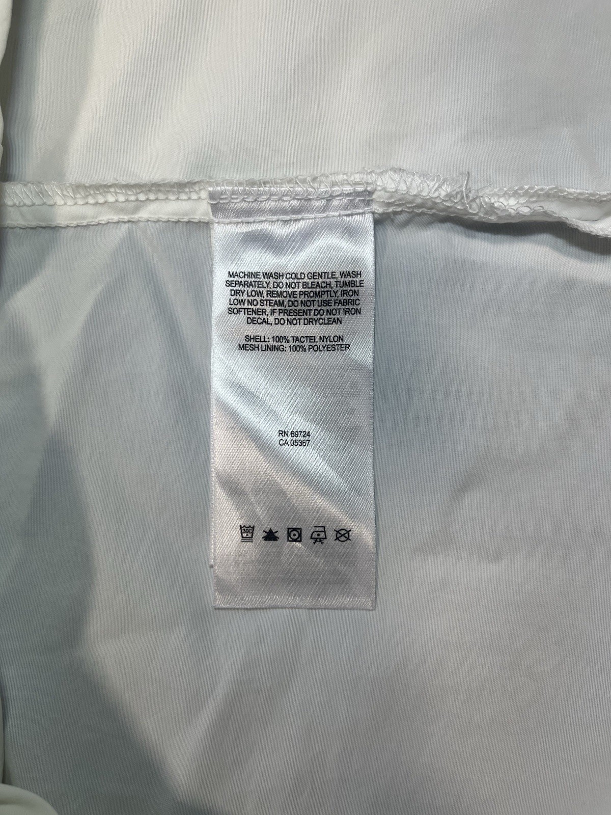 White Columbia PFG Bahama II and features two chest pockets with Utility Loops
