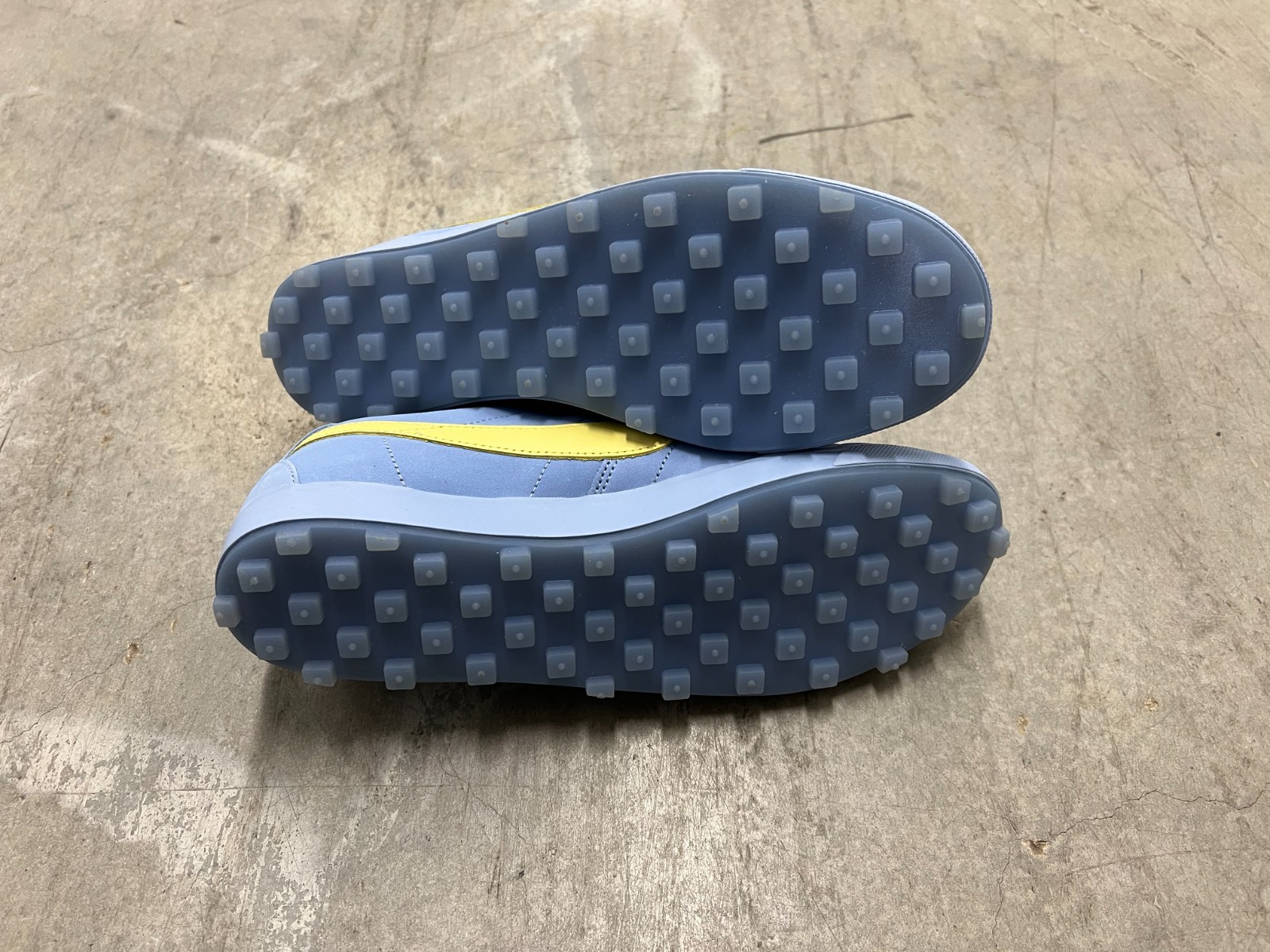 Nike Astrograbber QS Men’s Aluminum Soft Yellow IH2341 400 – New