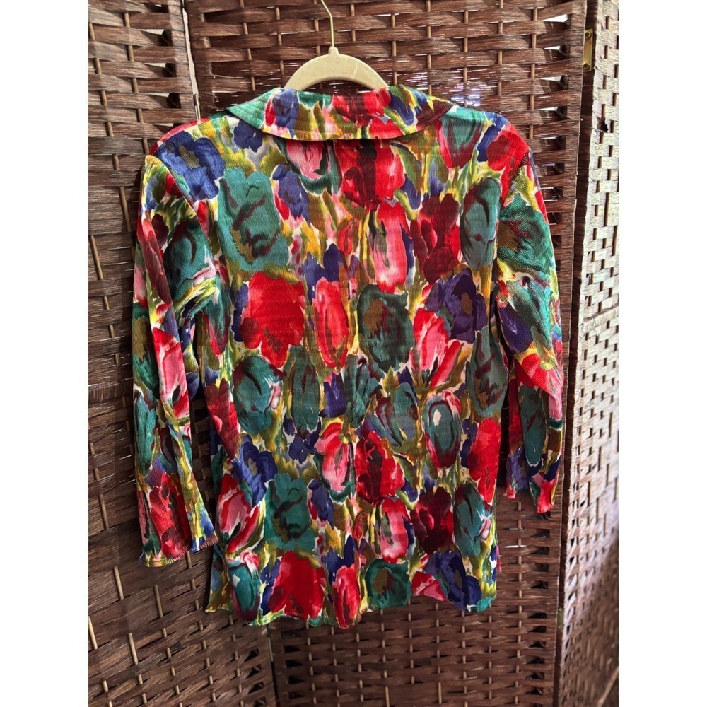Coldwater Creek Top Womens M Medium Fun Floral ARt 2 wear Stretch button down