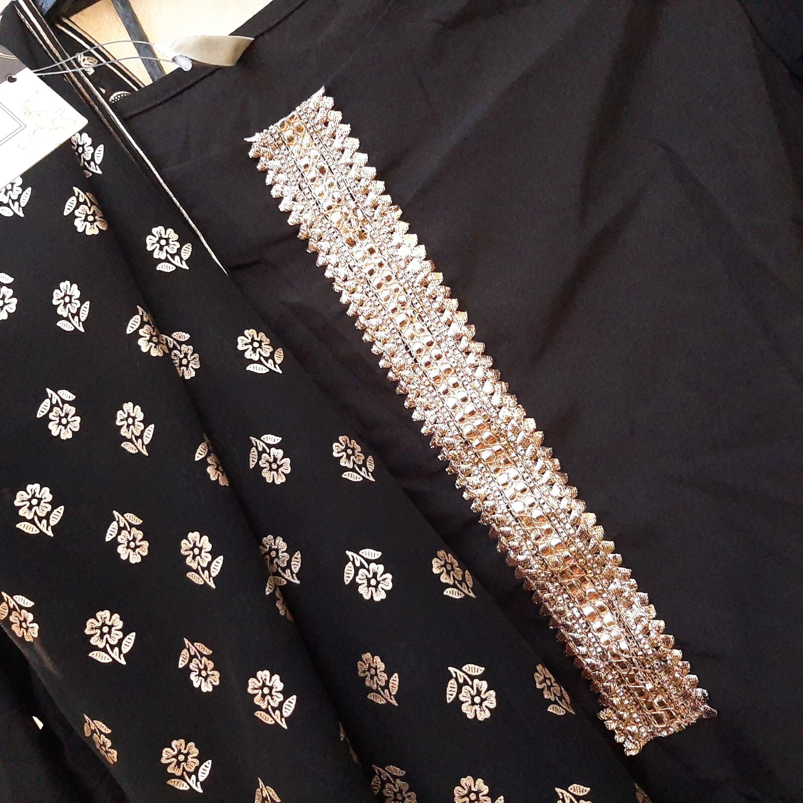 Fiorra Black Poly Crepe Sraight Kurta w/ Pant & 2 Dupatta Set M Black , Gold