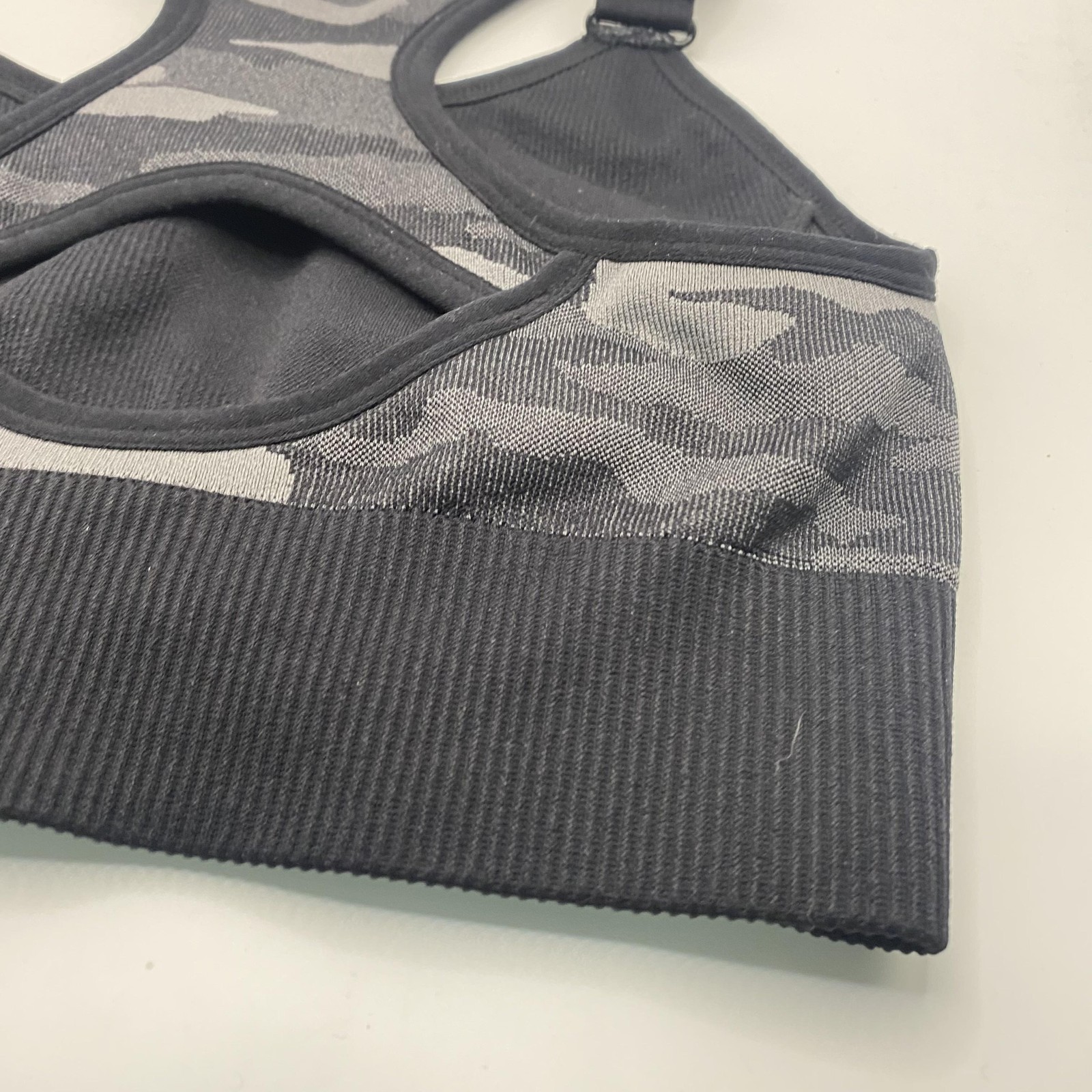 Avia Sports Bra Womens Small Gray Camo Seamless Racerback Adjustable Athletic