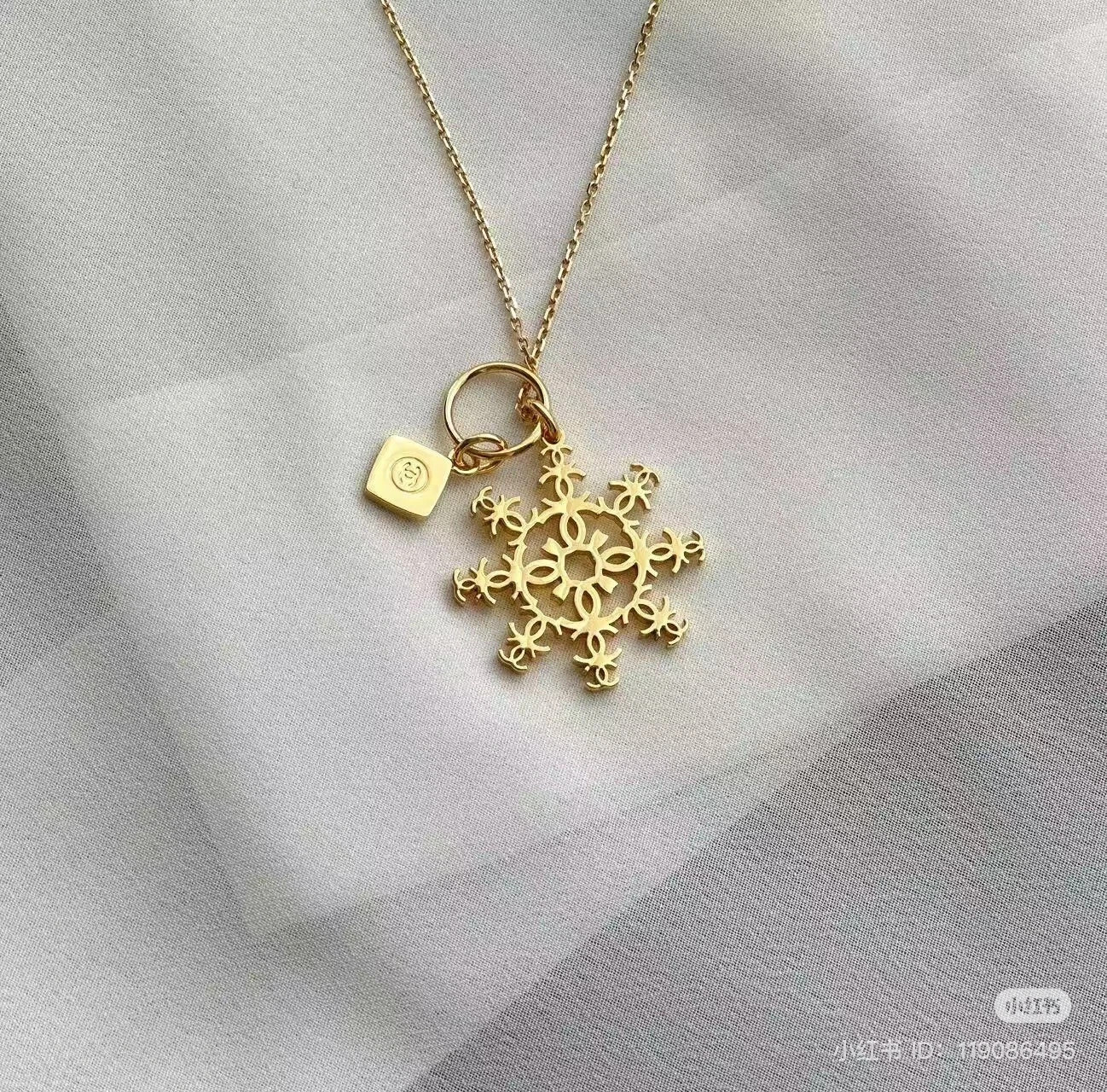 CHANEL 2023 Christmas Holiday Beauty Gift Snowflake Charm Genuine