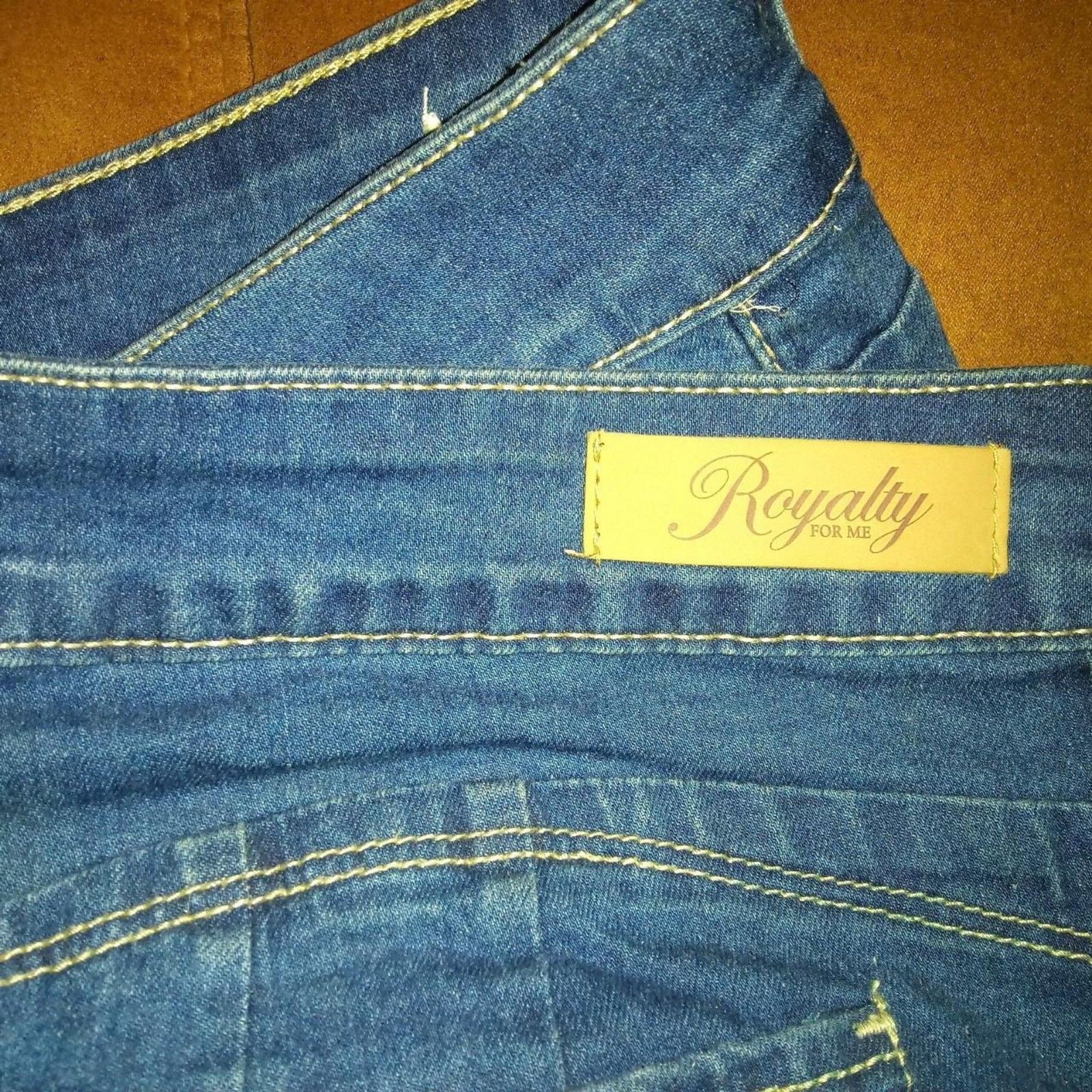 Royalty Dark Blue Women’s Denim Jean Capri’s sz 10 B6