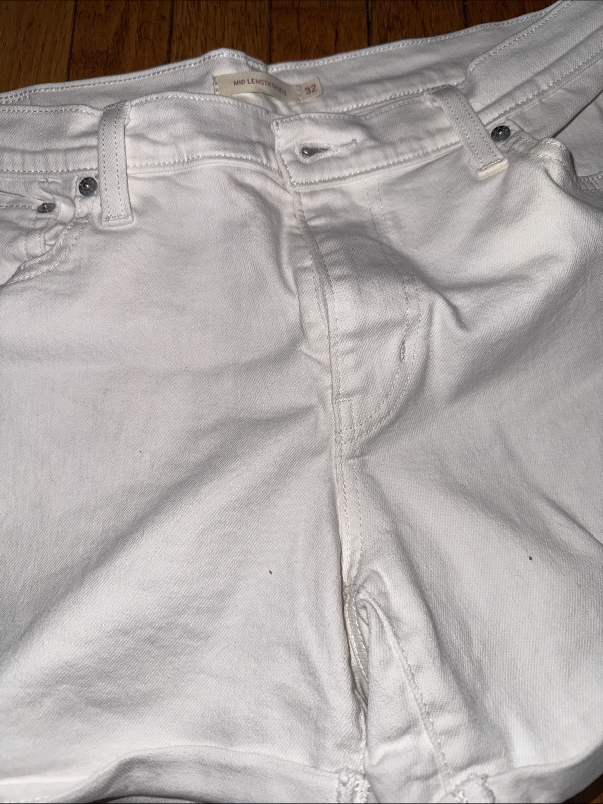 Levi Strauss Womens Shorts Size Mid Rise Mid Length Denim White Size 32 New