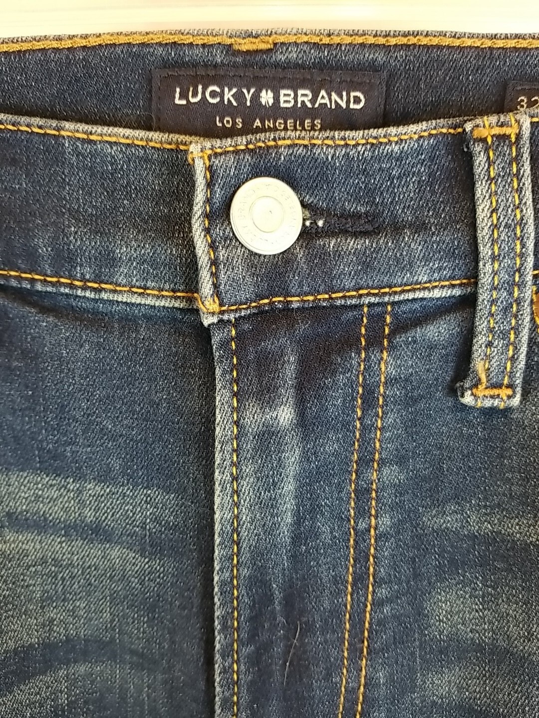Men’s Lucky Brand 121 Slim Straight Medium Wash Blue Denim Jeans – NEW WITH TAGS