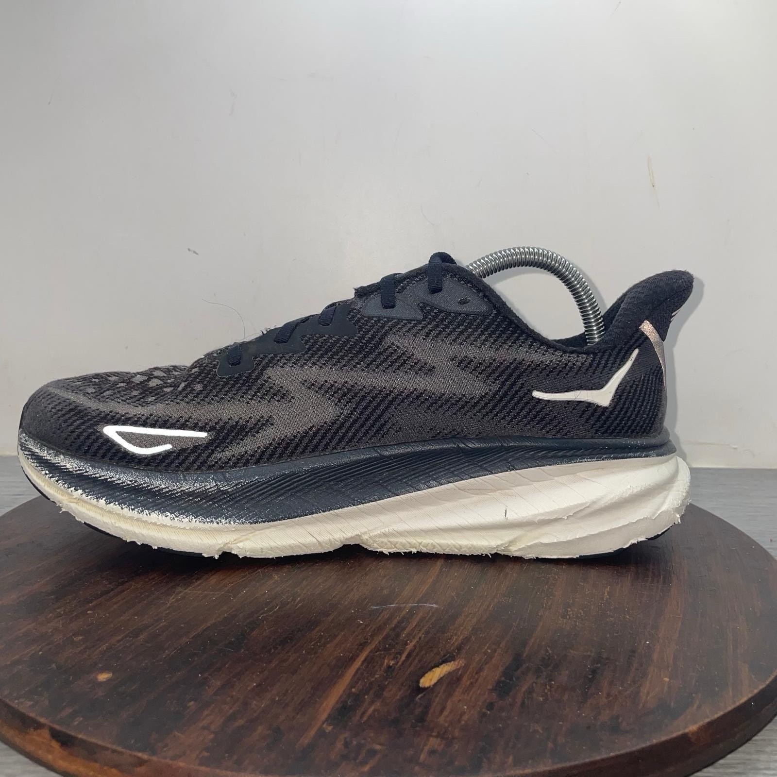 Hoka One One Clifton 9 Running Walking Shoes Men’s size 10 D Black 1127895BWHT