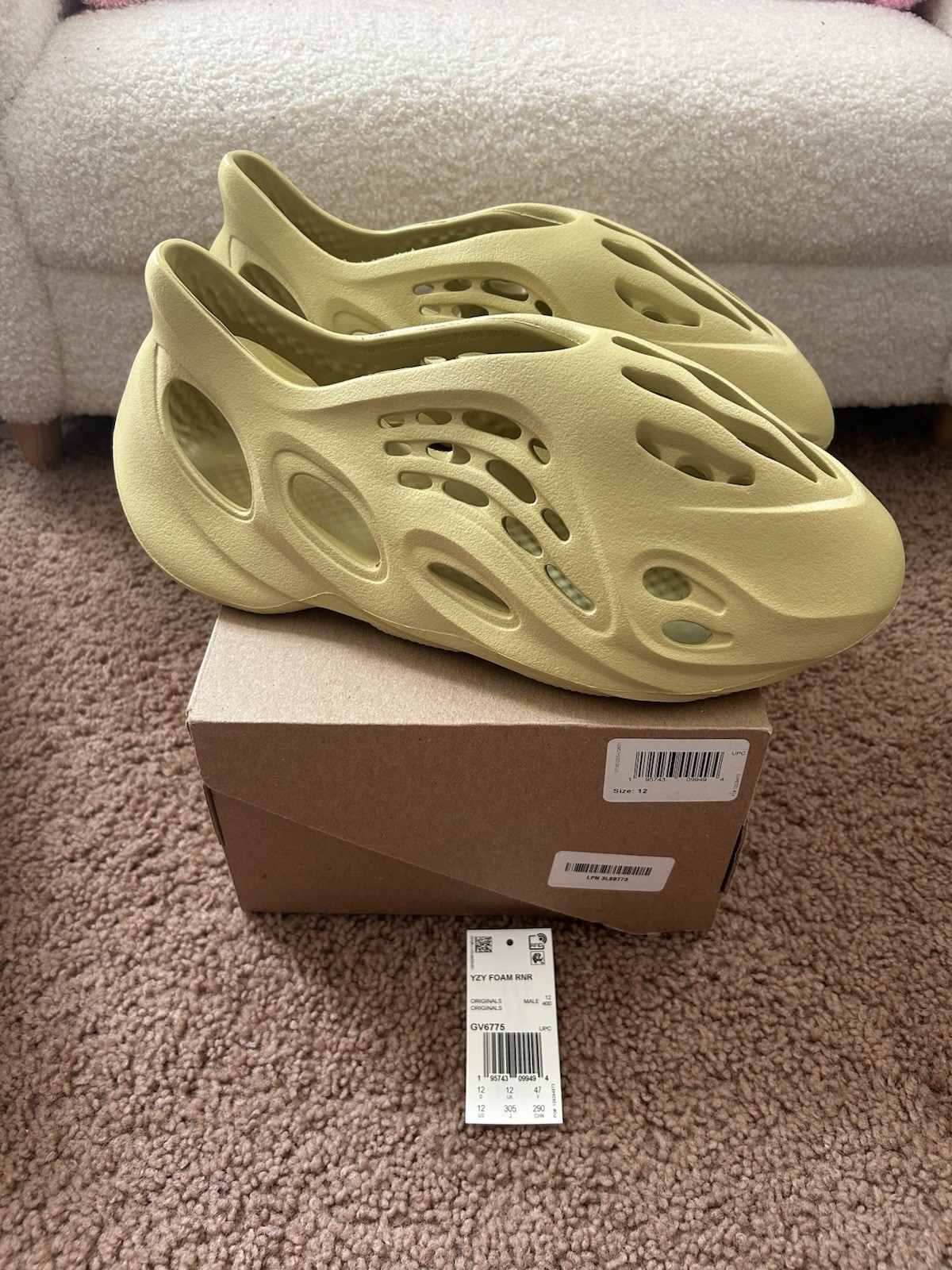 Yeezy Foam RNNRS Sulfur Men’s Size 12, Brand New